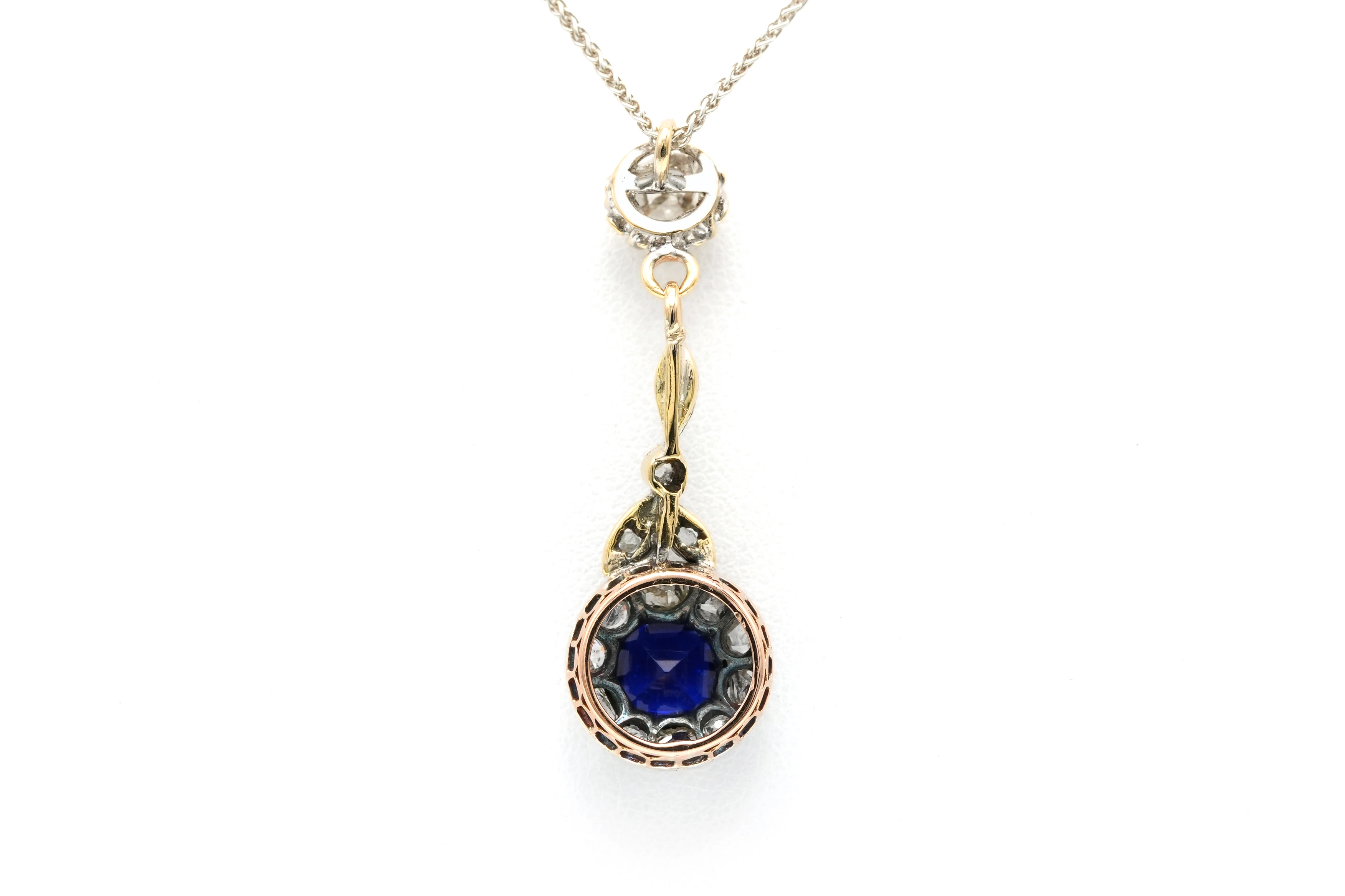 Collier Art Déco en or jaune 18 carats et argent, saphir de synthèse et diamants "taille" rose - 6