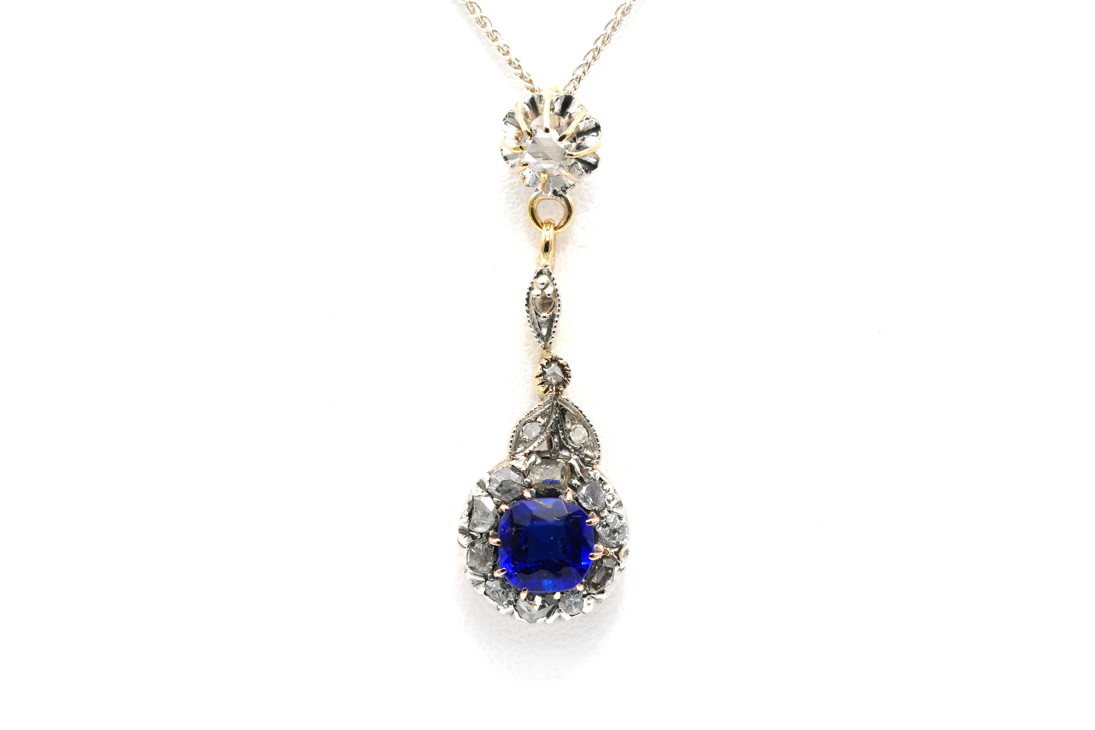Collier Art Déco en or jaune 18 carats et argent, saphir de synthèse et diamants "taille" rose - - 1