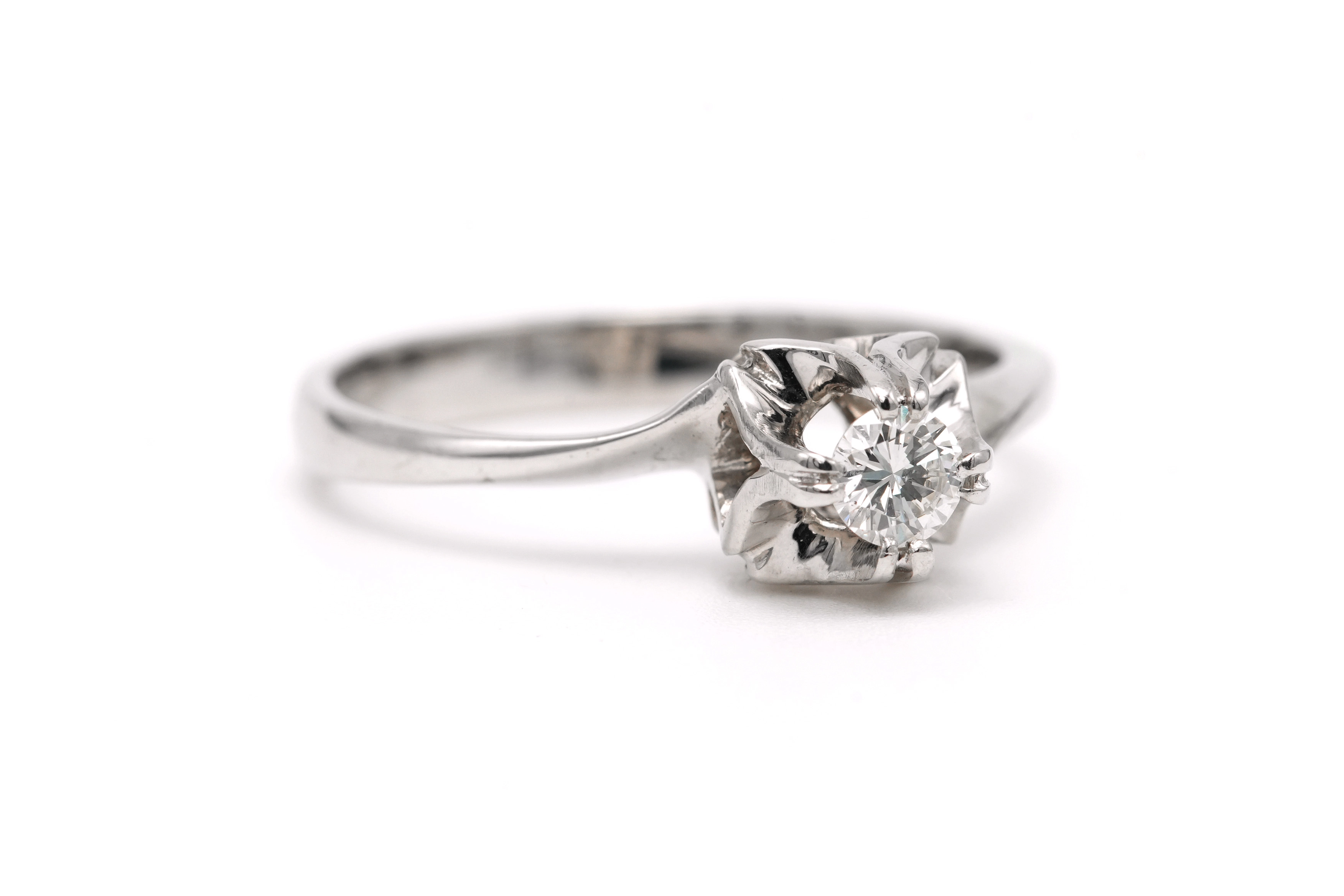 Bague contemporaine en or blanc 18 carats sertie d'un diamant "taille" brillant (+-0.18ct) - 6