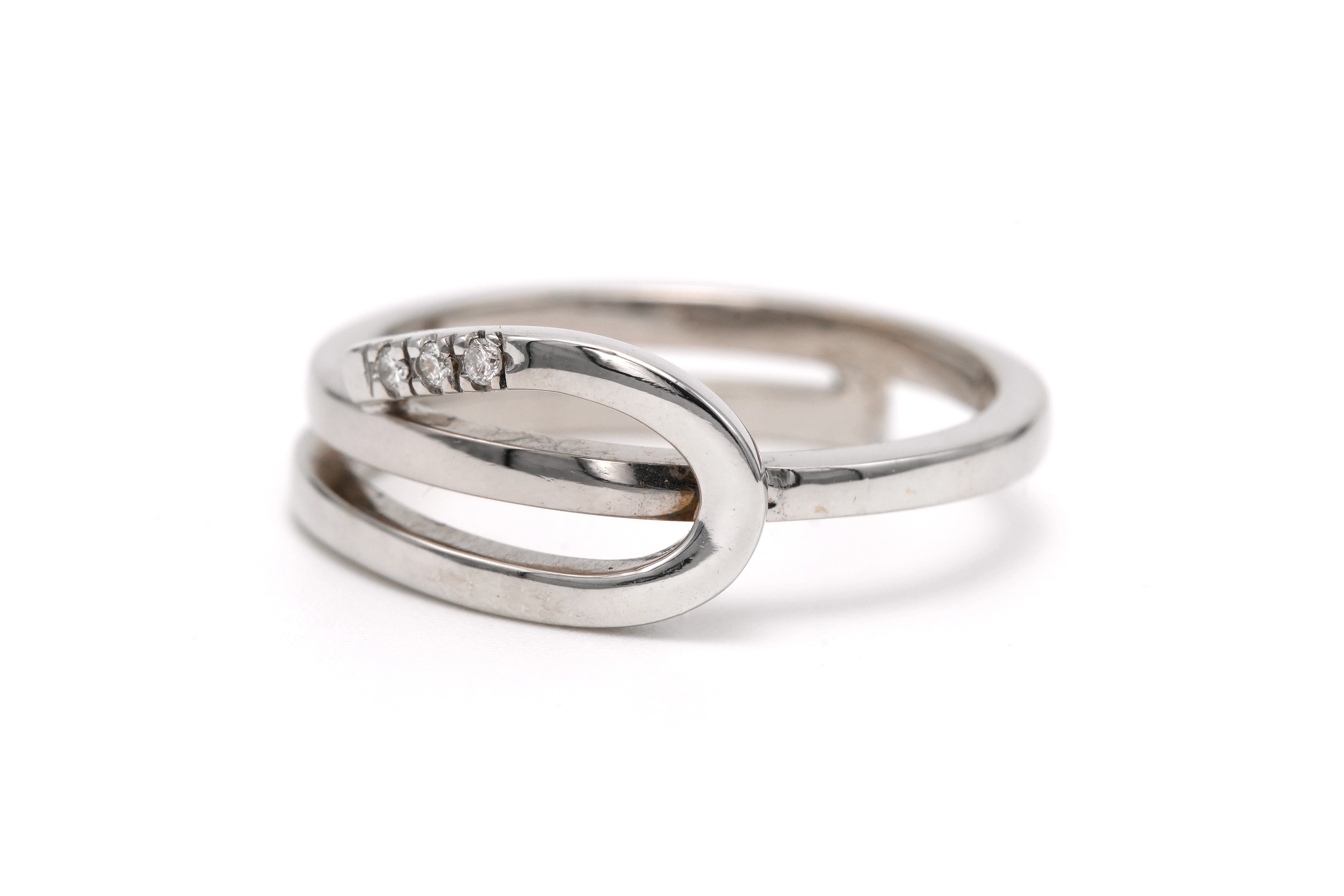 Bague contemporaine en or blanc 18 carats sertie de diamants "taille" brillant (+-0.042ct) - 2