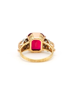 Bague Art Déco en or jaune et blanc 18 carats sertie d'un rubis et de saphirs de synthèse - 4