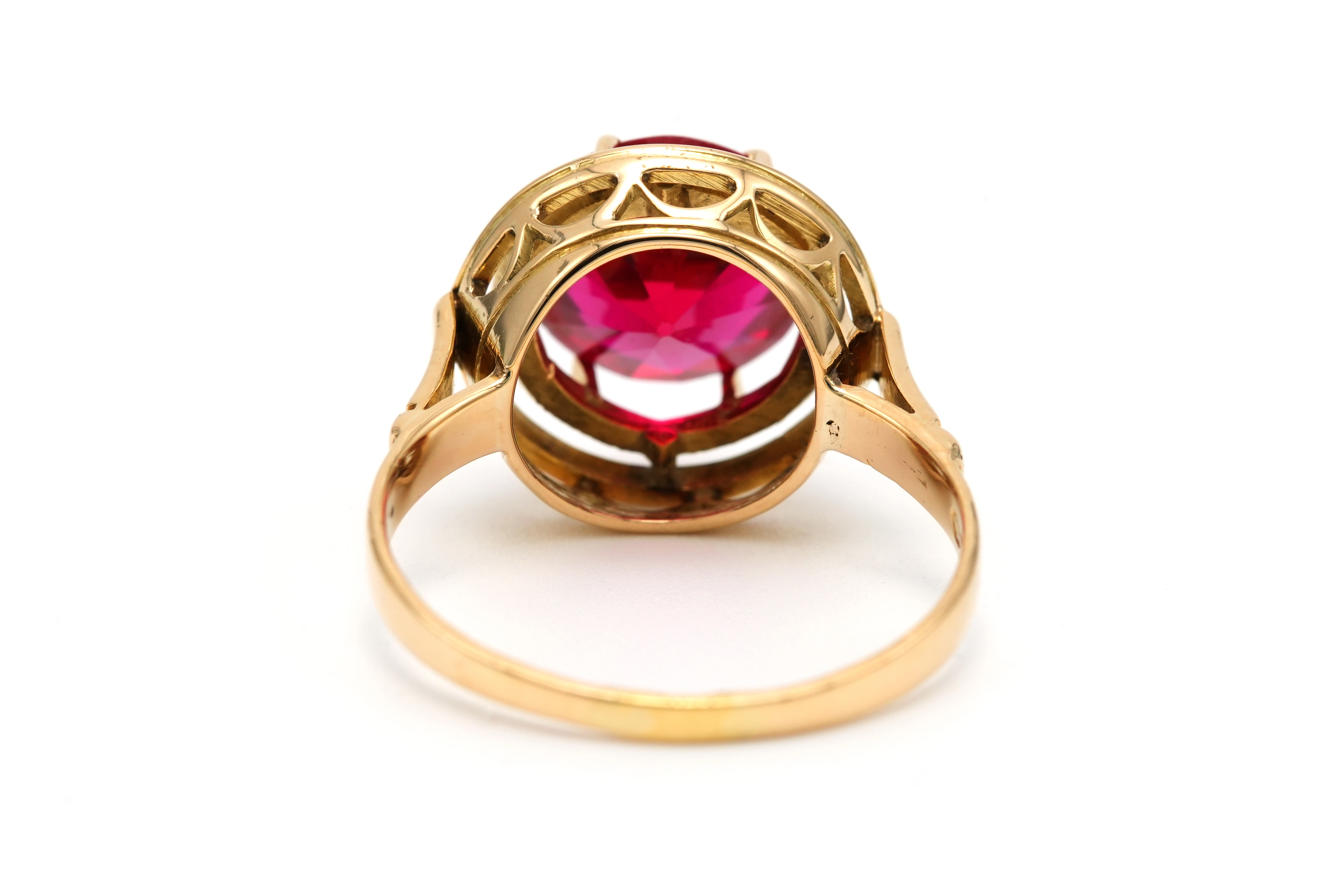 Bague Art Déco en or jaune 18 carats sertie d'un rubis de synthèse - 4