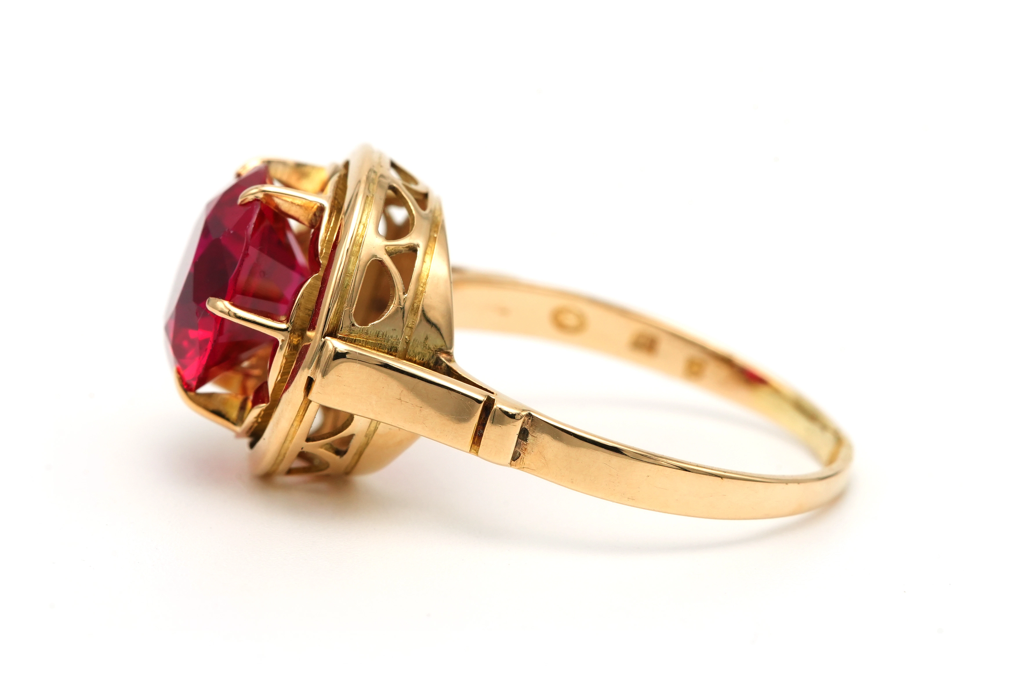 Bague Art Déco en or jaune 18 carats sertie d'un rubis de synthèse - 3