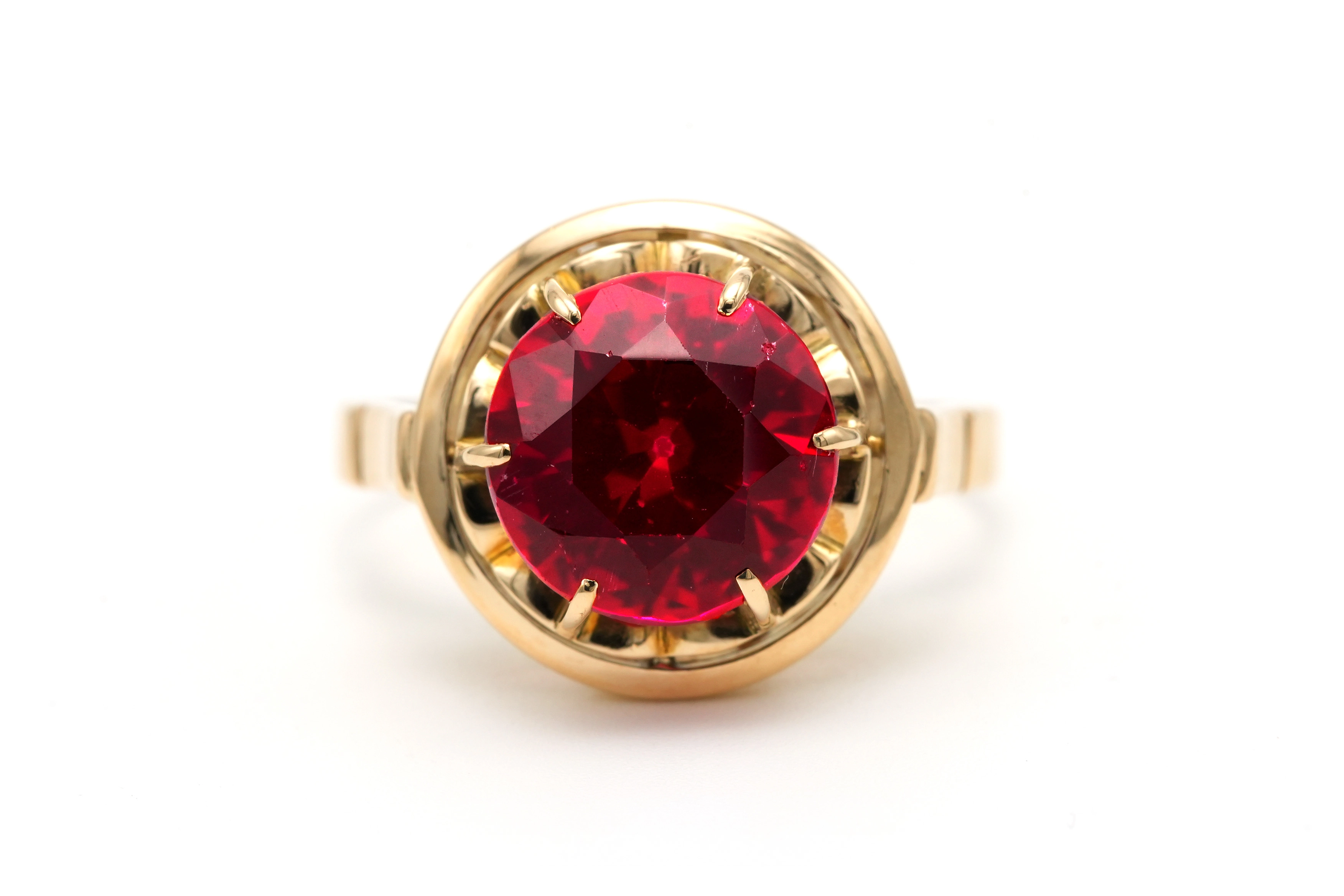 Bague Art Déco en or jaune 18 carats sertie d'un rubis de synthèse - - 1