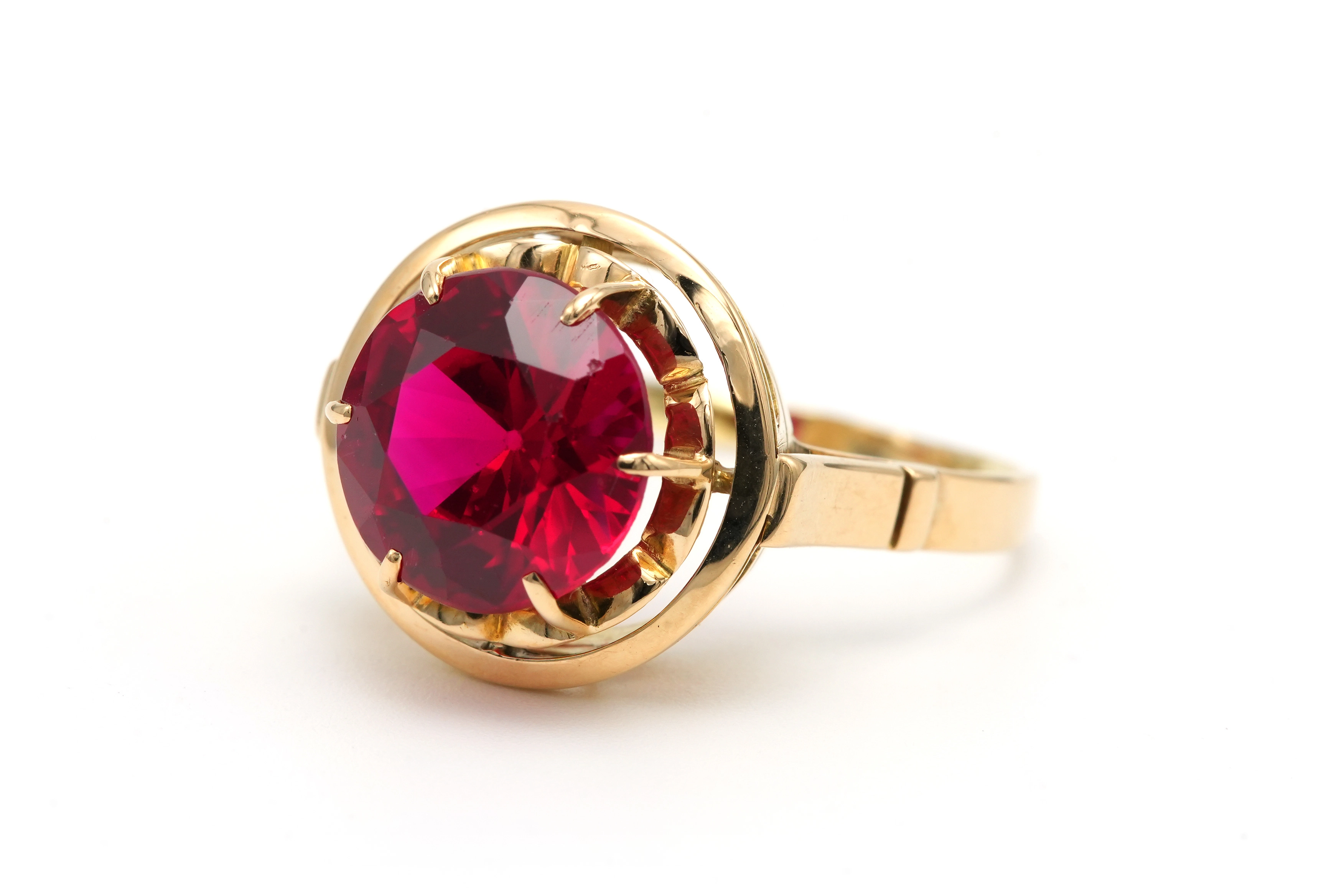 Bague Art Déco en or jaune 18 carats sertie d'un rubis de synthèse - - 2
