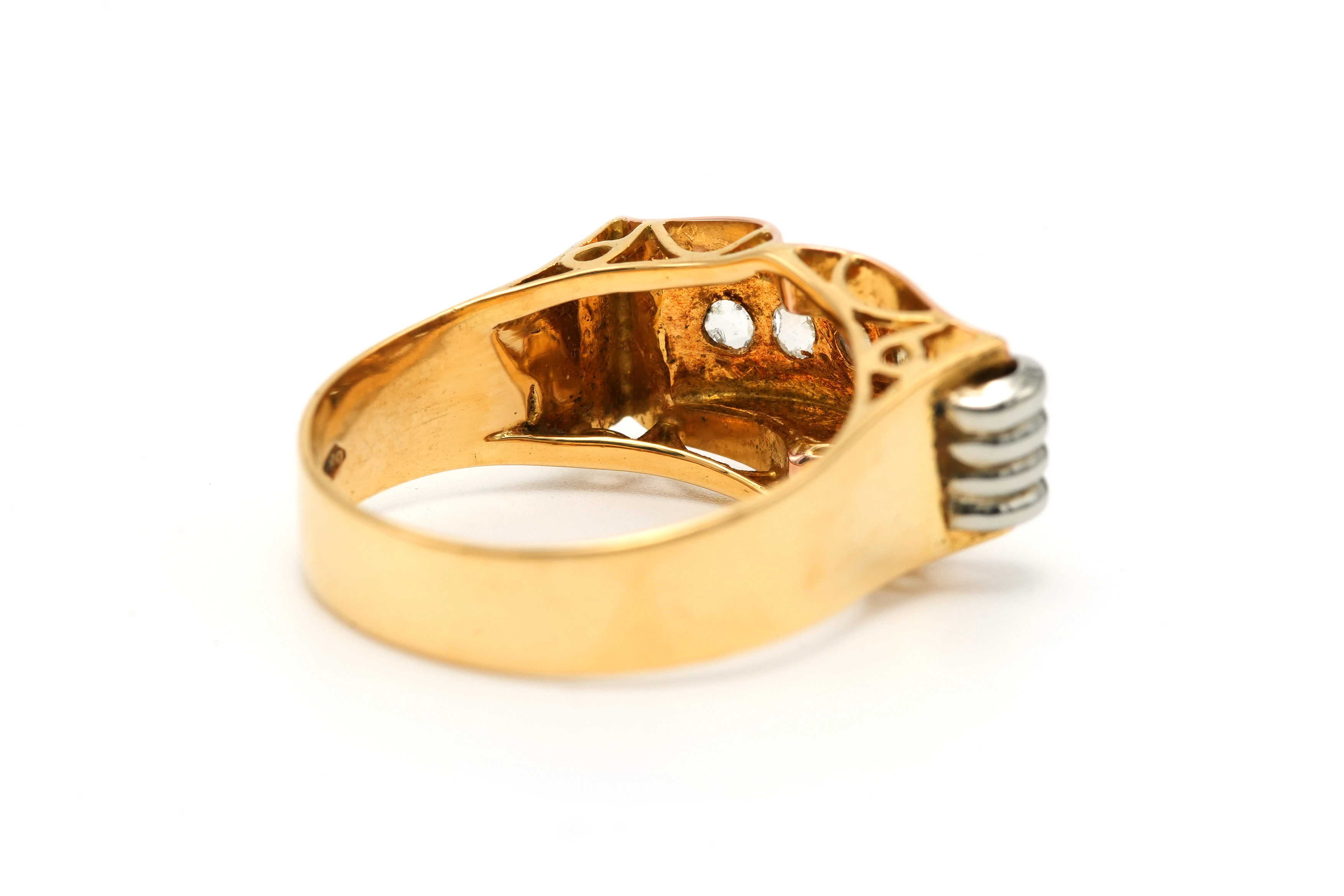 Bague Art Déco en or jaune et blanc 18 carats sertie de diamants "taille" rose - 5