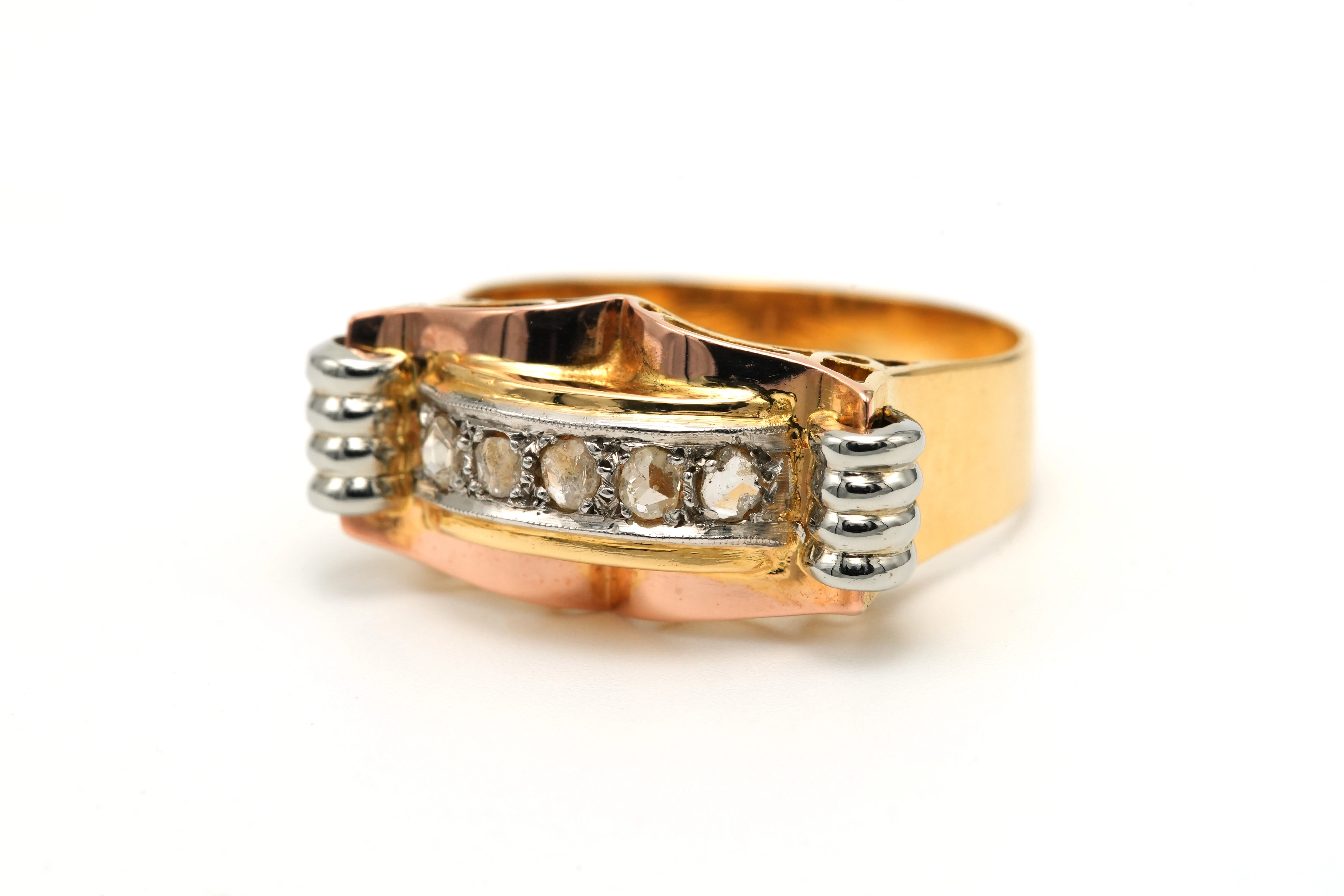 Bague Art Déco en or jaune et blanc 18 carats sertie de diamants "taille" rose - 2