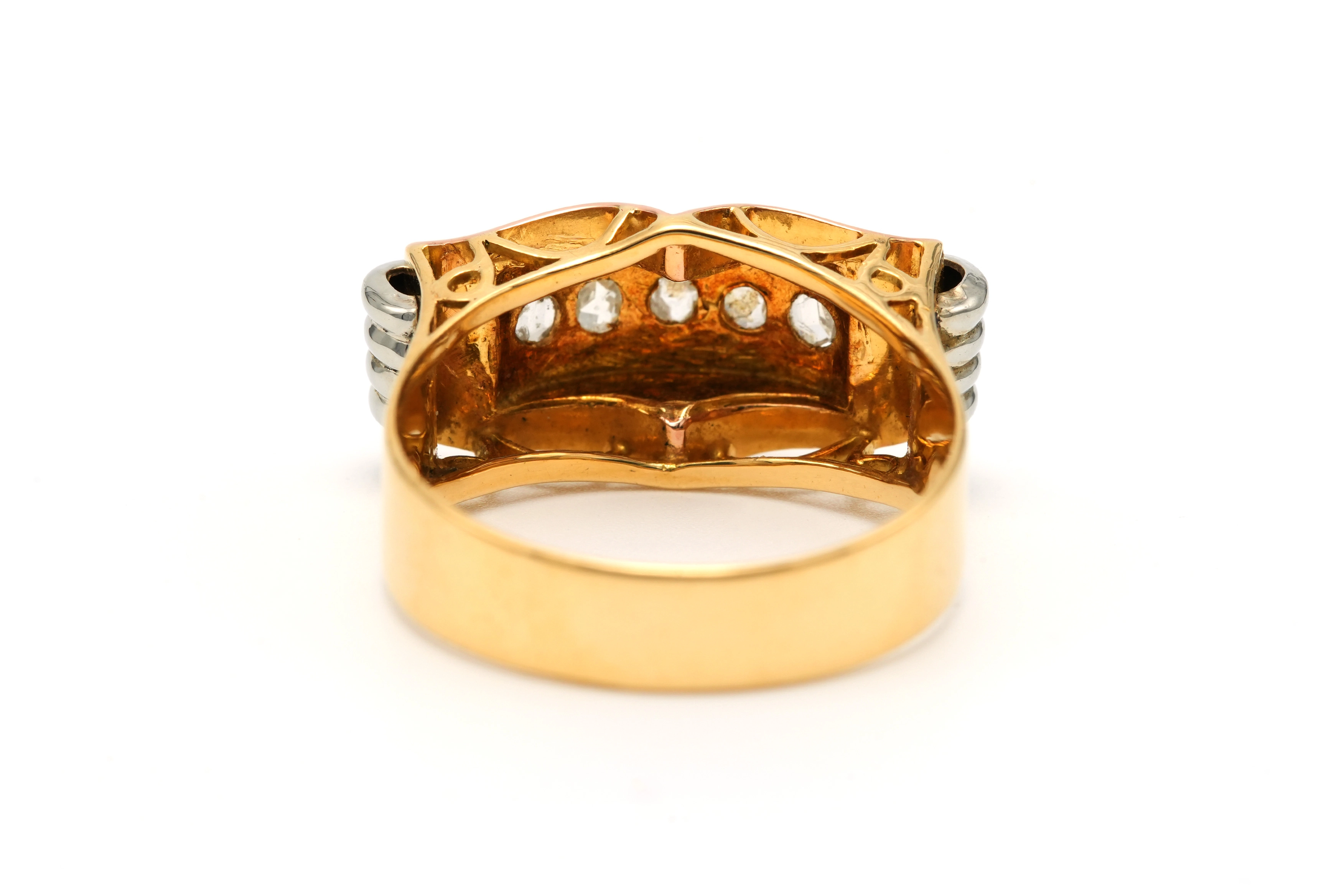 Bague Art Déco en or jaune et blanc 18 carats sertie de diamants "taille" rose - 4