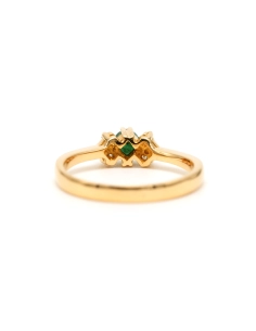 Bague contemporaine en or jaune 18 carats sertie d'une émeraude et de diamants "taille" brillant (+-0.056ct) - 4