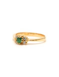 Bague contemporaine en or jaune 18 carats sertie d'une émeraude et de diamants "taille" brillant (+-0.056ct) - 2