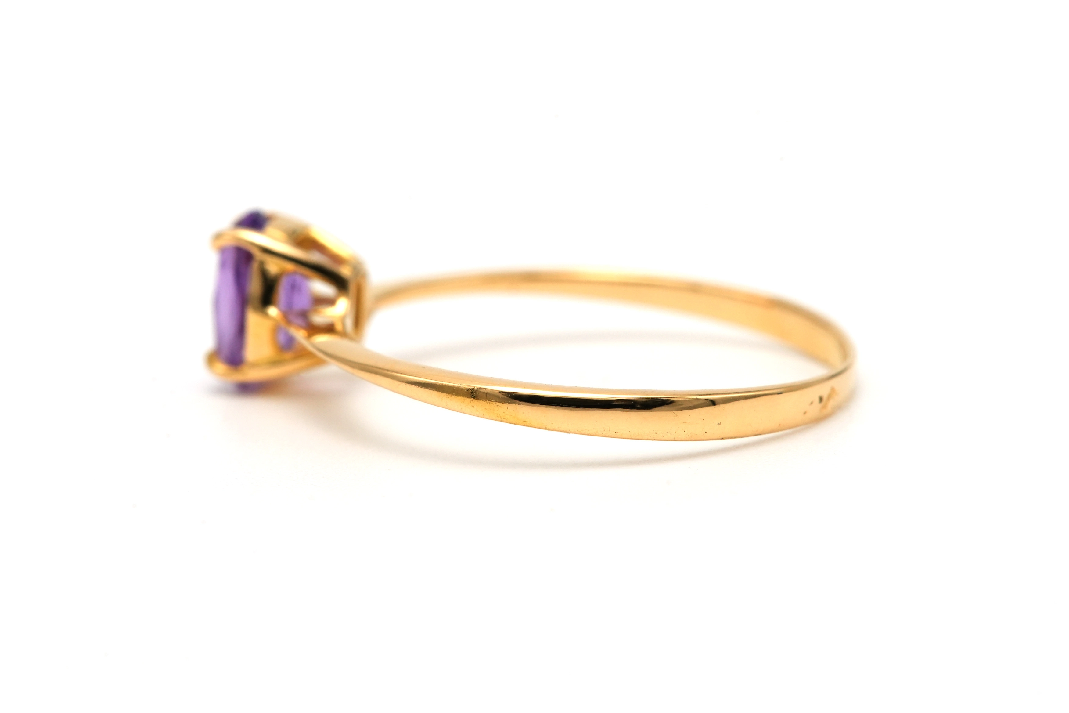 Bague contemporaine en or jaune 18 carats sertie d'une améthyste - 3