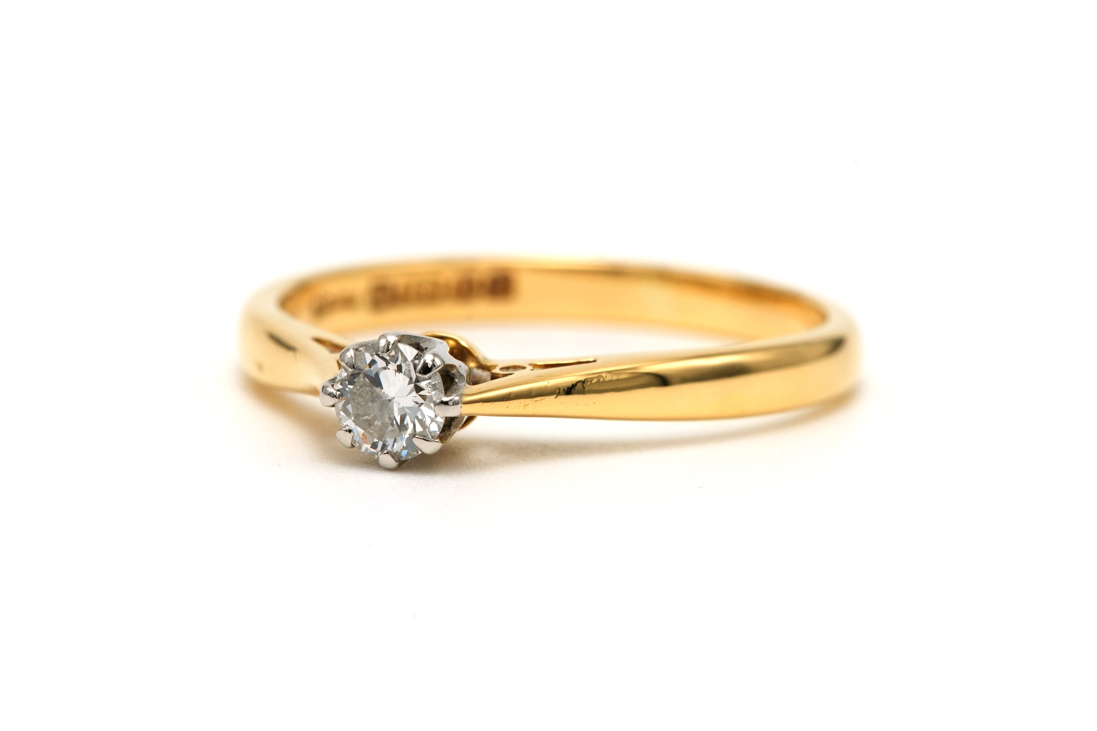 Solitaire contemporain en or jaune et blanc 18 carats serti d'un diamant "taille" brillant (+-0.14ct) - - 2