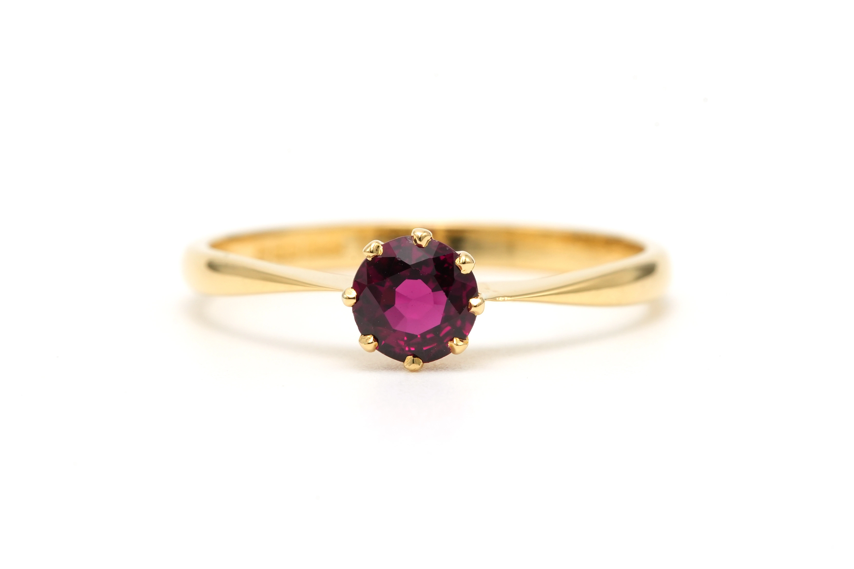 Bague contemporaine en or jaune 18 carats sertie d'un grenat - - 1