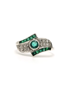 Bague Années 70 en or blanc 18 carats sertie d'émeraudes et de diamants "taille" brillant (+-0.084ct) - 1