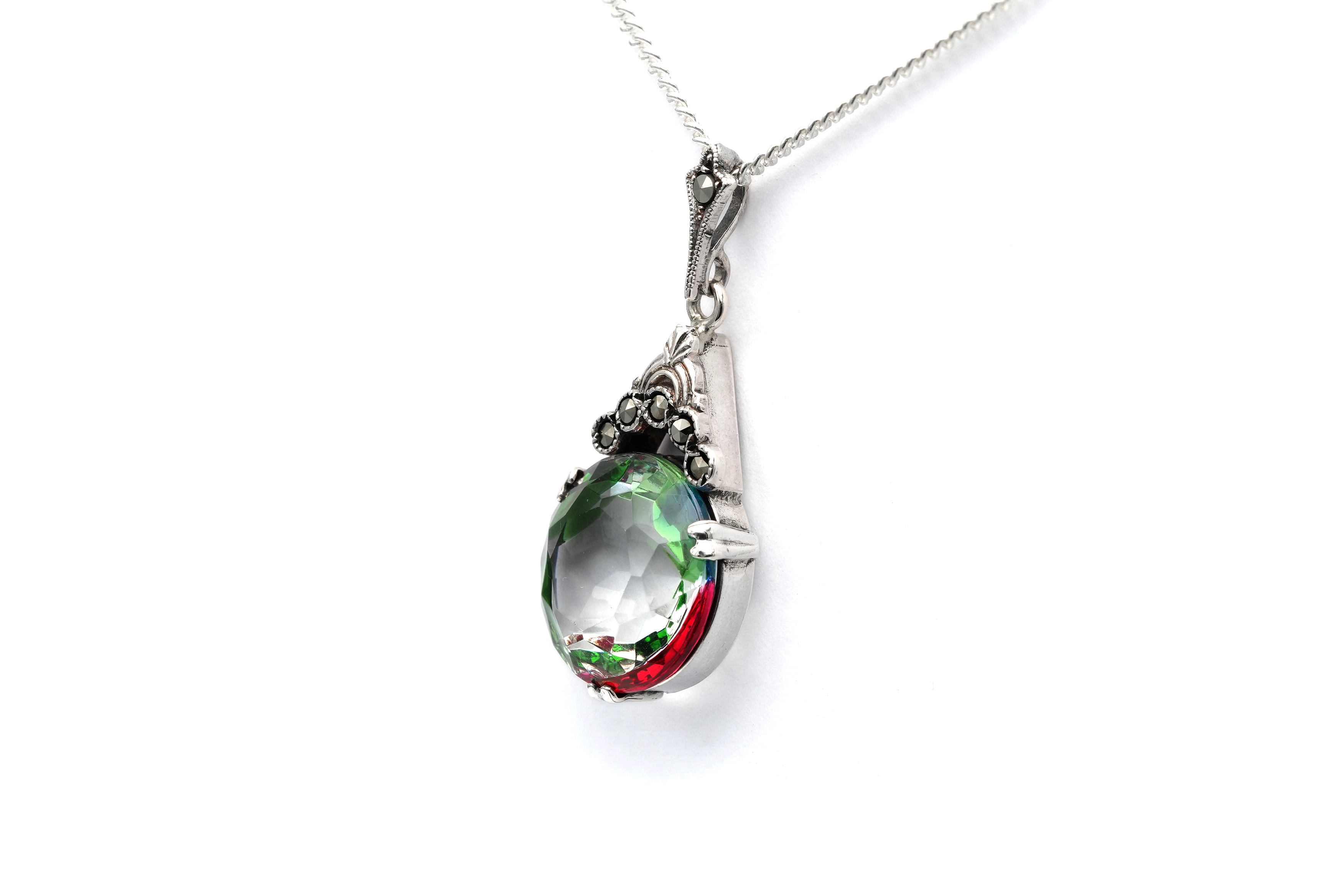 Pendentif Art Déco en argent 835 serti de marcassites et d'une pierre du Rhin