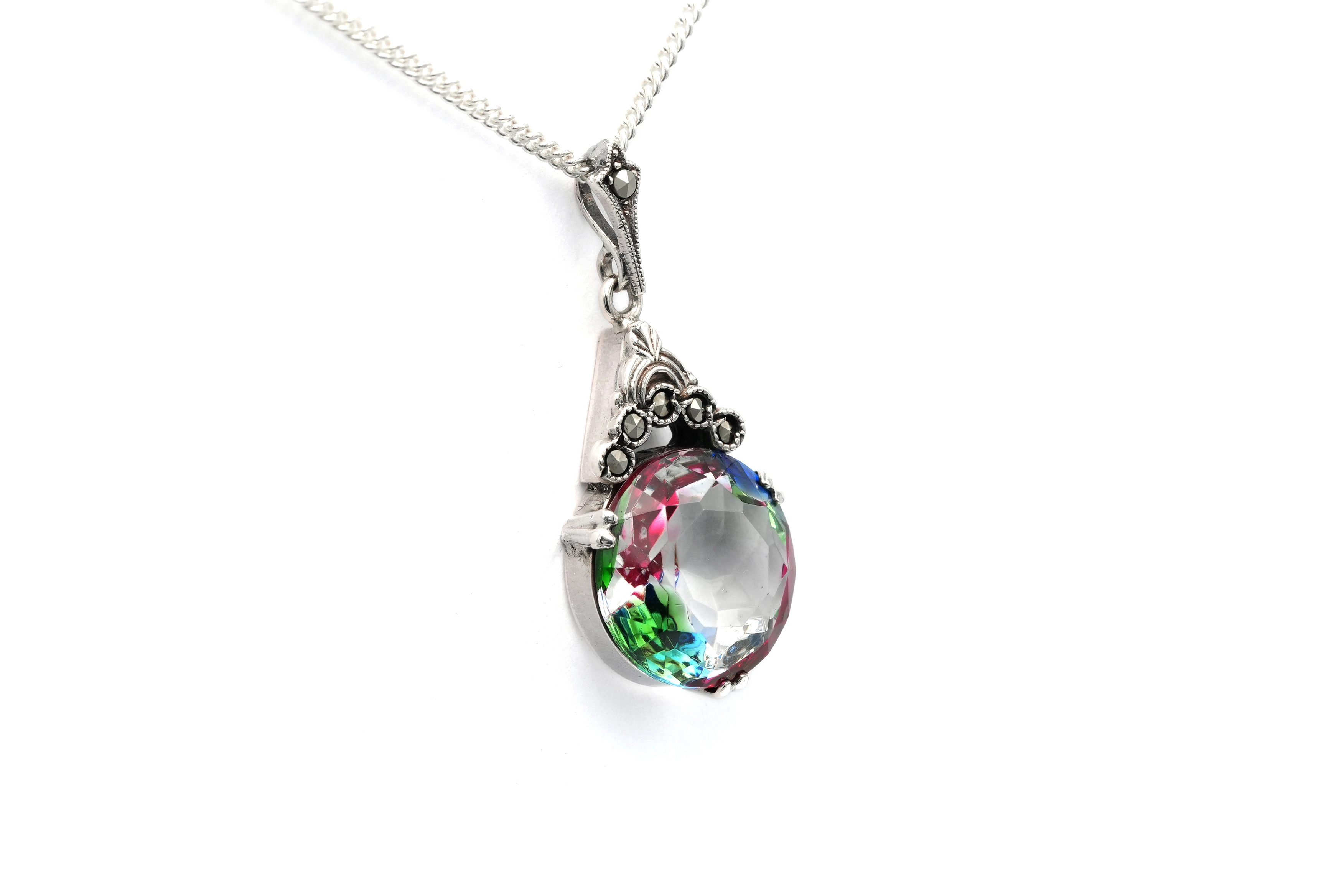 Pendentif Art Déco en argent 835 serti de marcassites et d'une pierre du Rhin