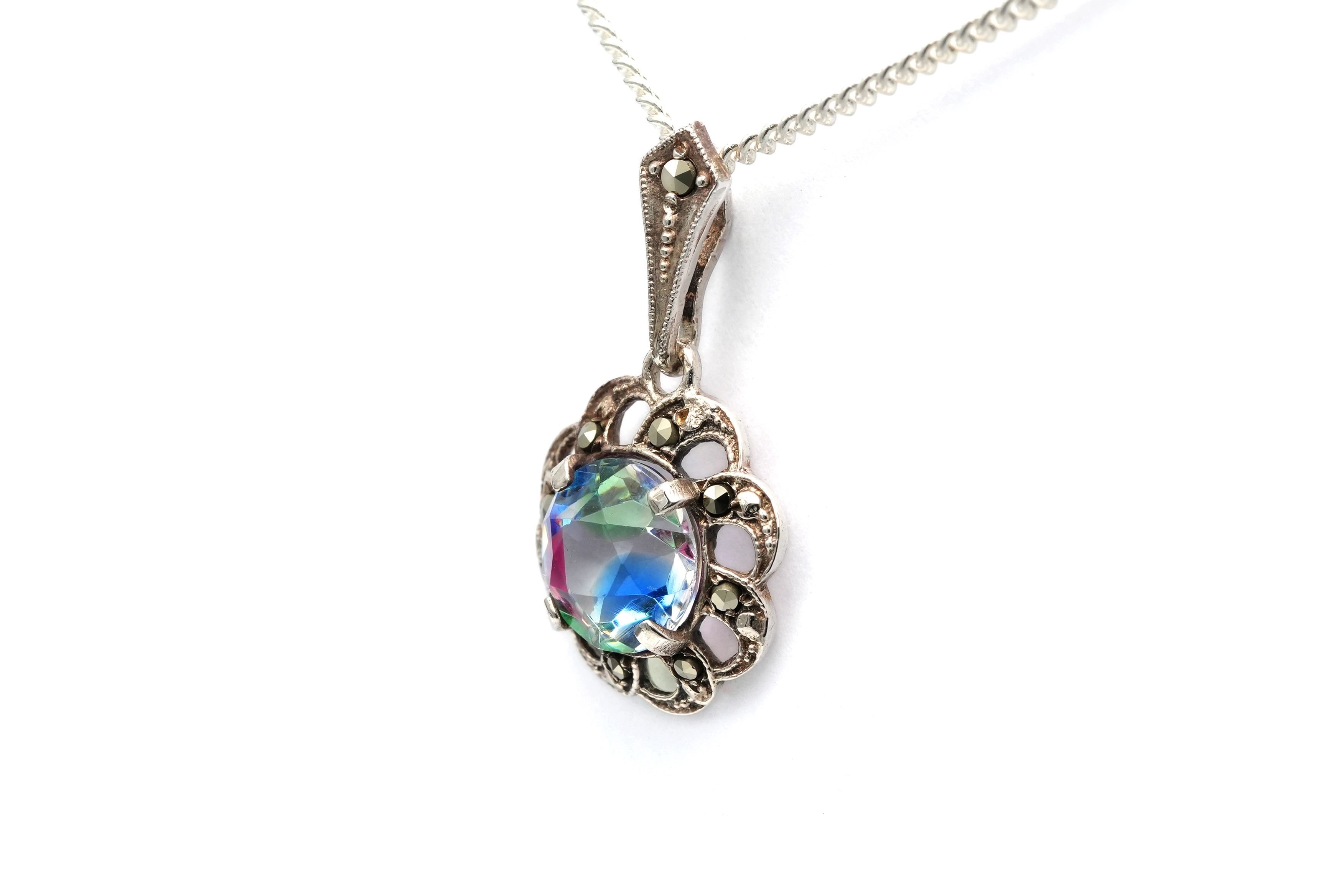 Pendentif Art Déco en argent 935 serti de marcassites et d'une pierre du Rhin