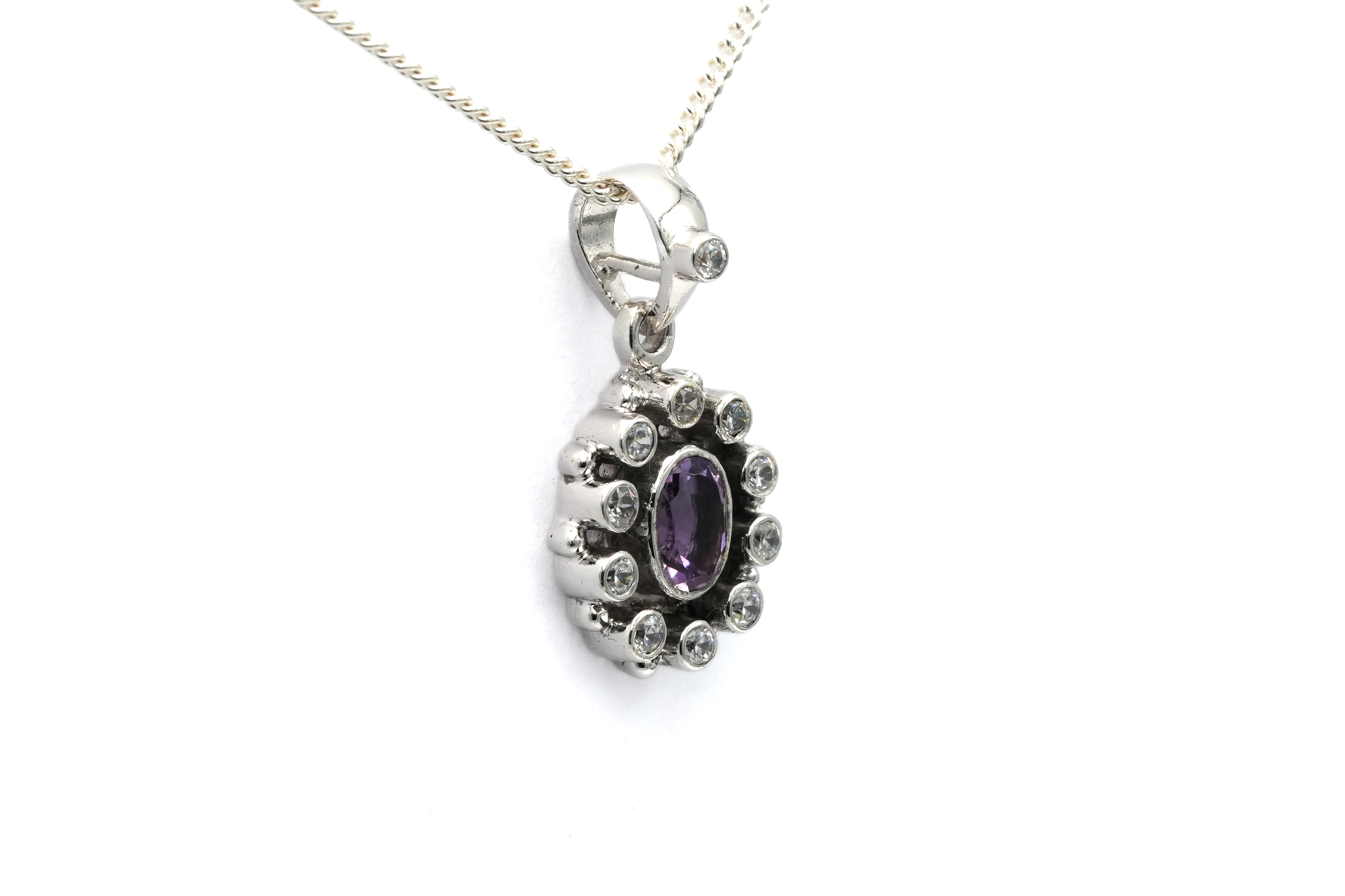 Pendentif contemporain en argent 925 serti de zirconiums et d'une améthyste