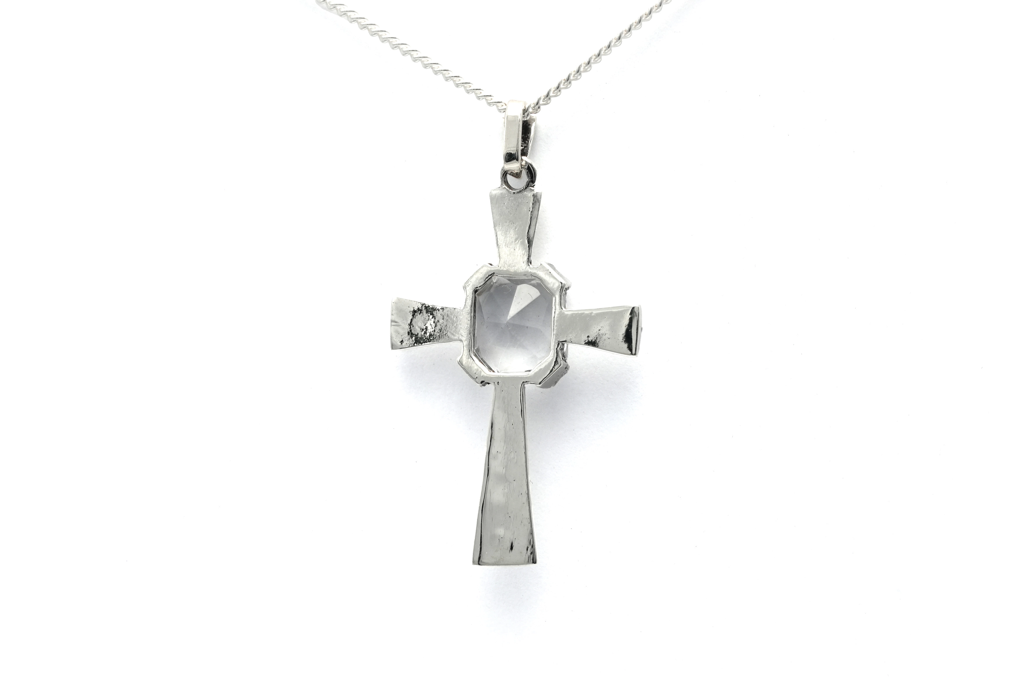 Pendentif Art Déco en argent serti de marcassites et d'un cristal