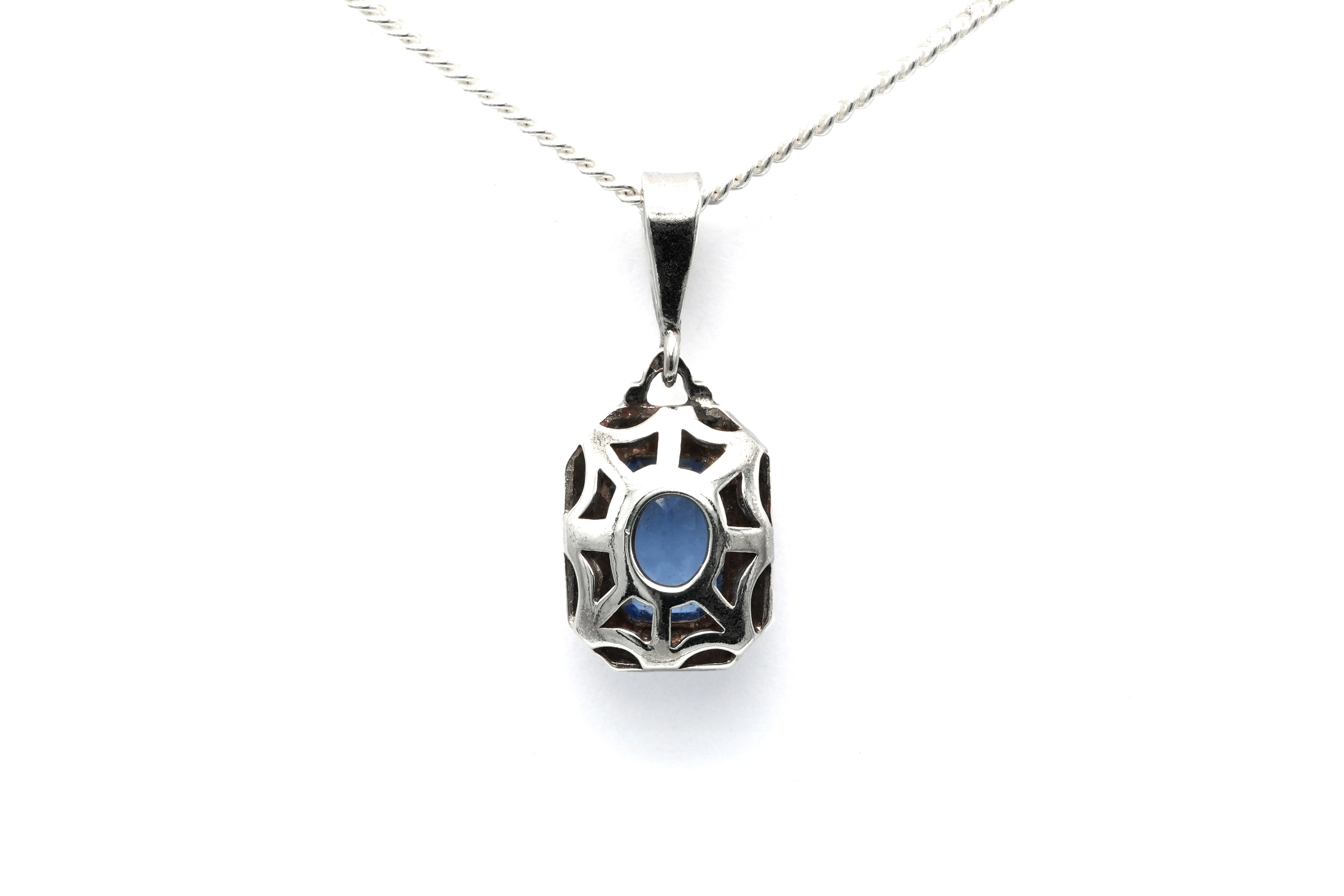 Pendentif Art Déco en argent serti de marcassites et d'une spinelle de synthèse