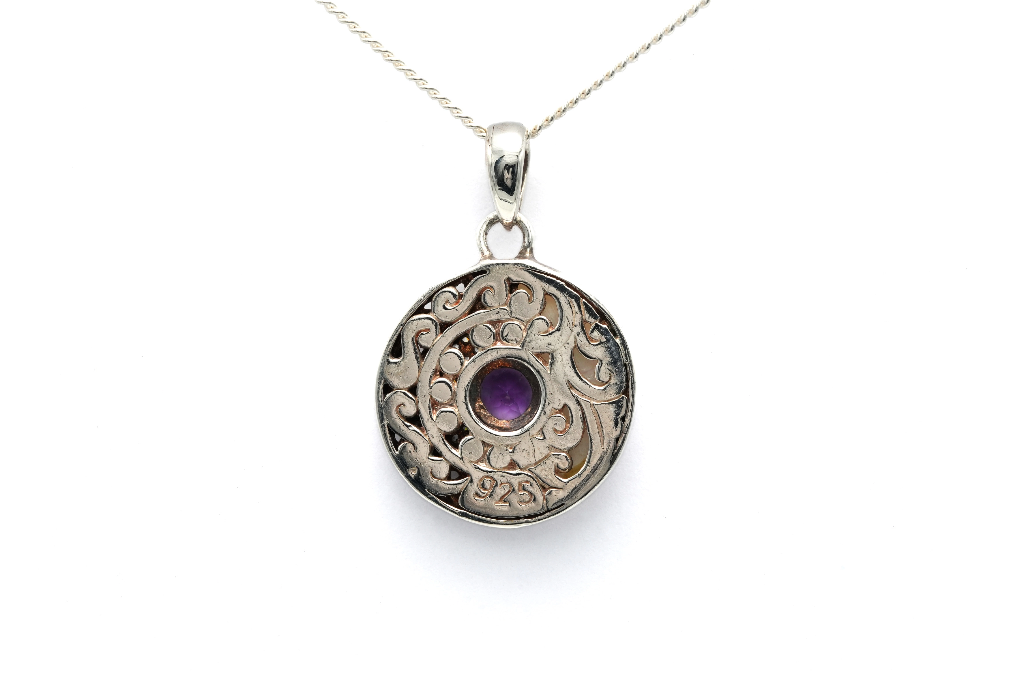 Pendentif contemporain en argent 925 serti de nacre, de zirconiums et d'une améthyste
