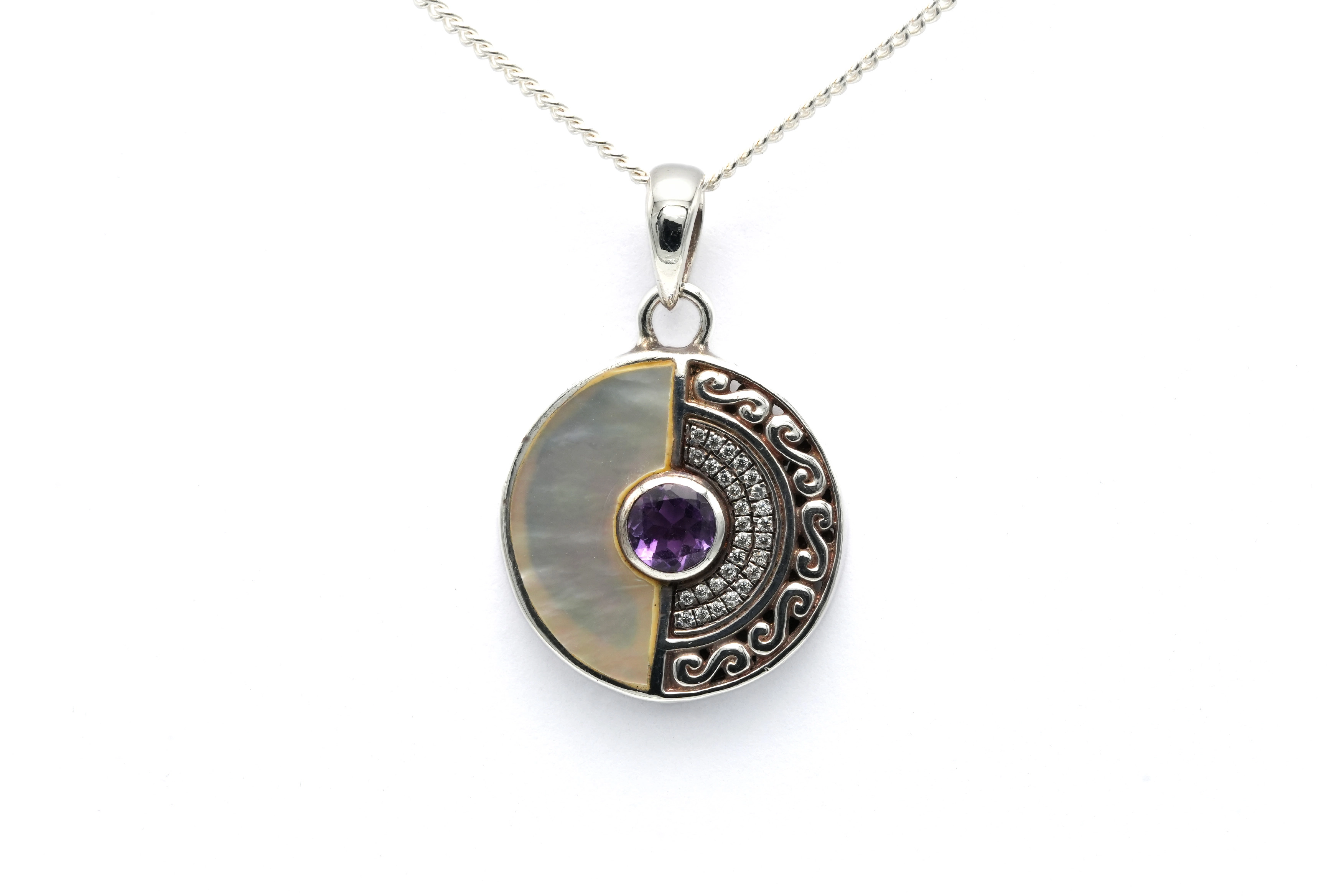 Pendentif contemporain en argent 925 serti de nacre, de zirconiums et d'une améthyste - - 1