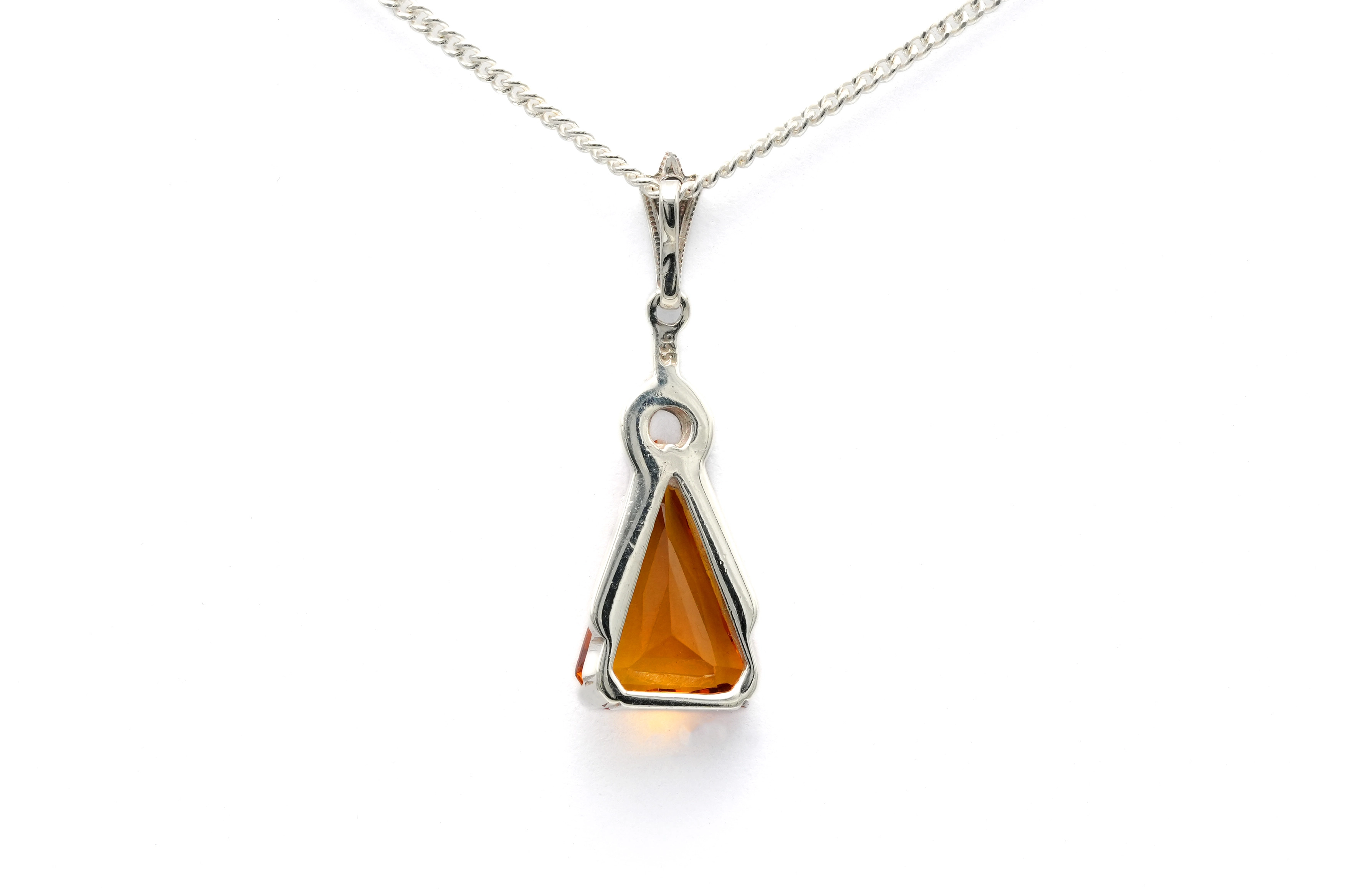 Pendentif Art Déco en argent serti de marcassites et d'une citrine