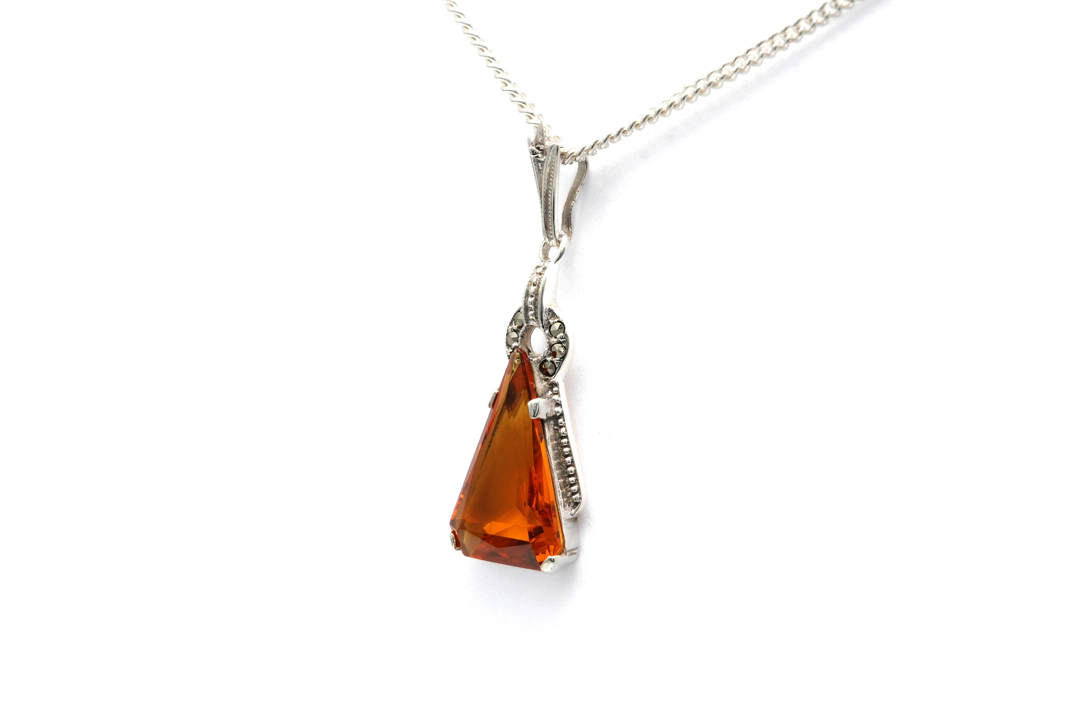Pendentif Art Déco en argent serti de marcassites et d'une citrine