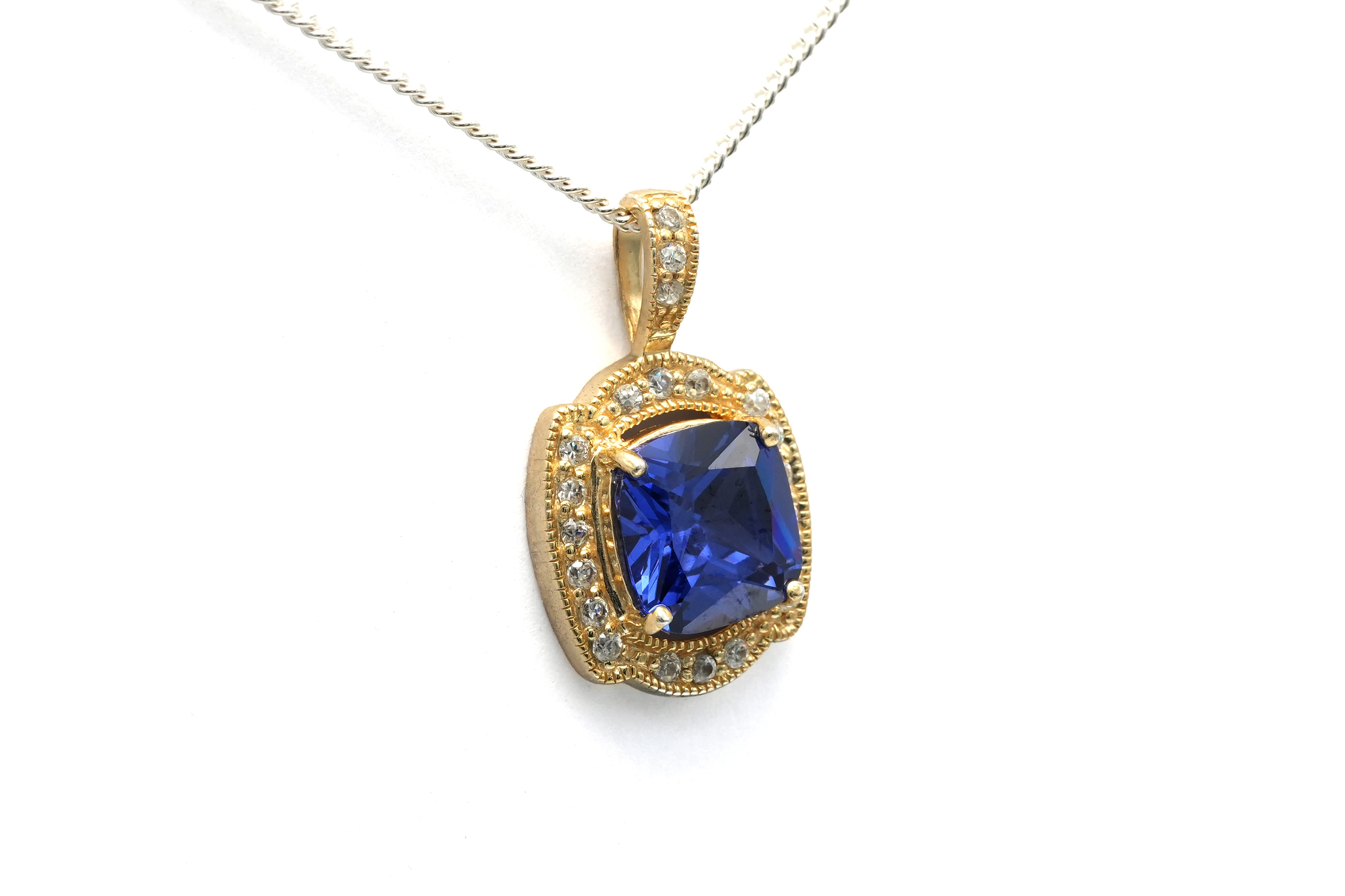 Pendentif contemporain en vermeil serti de zirconiums