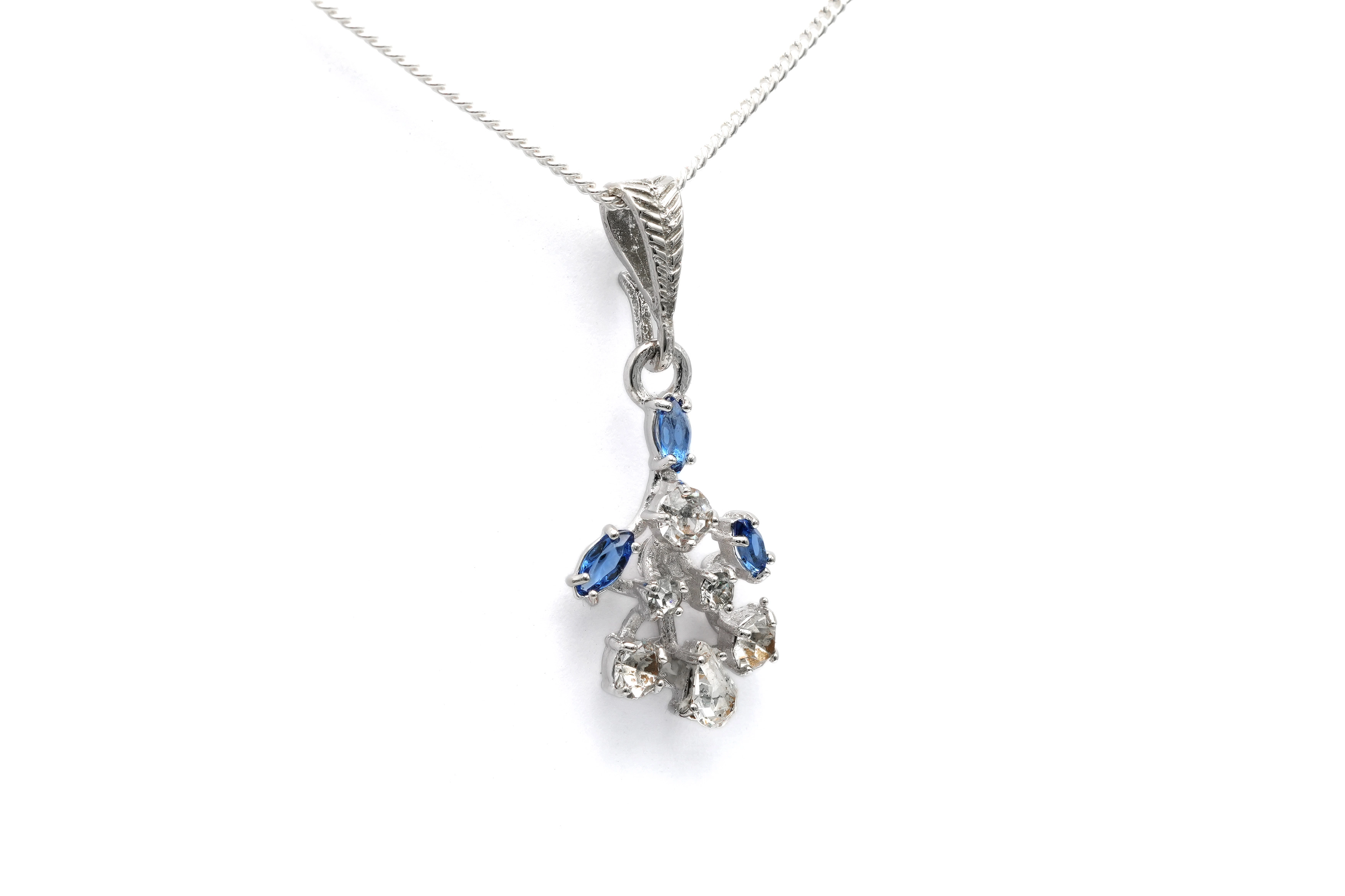 Pendentif Années 70 en argent 800 serti de strass