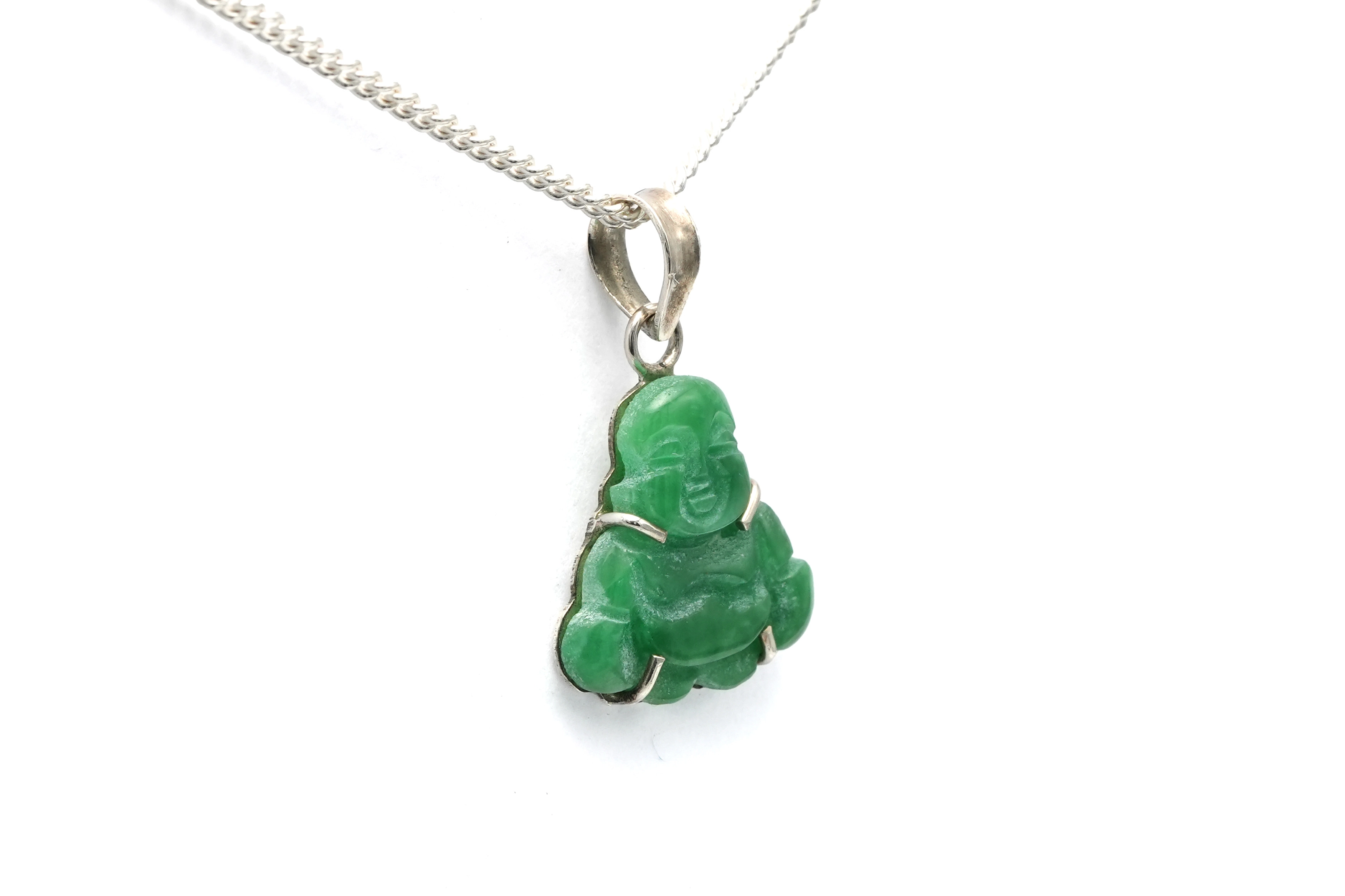 Pendentif contemporain en argent serti de jade