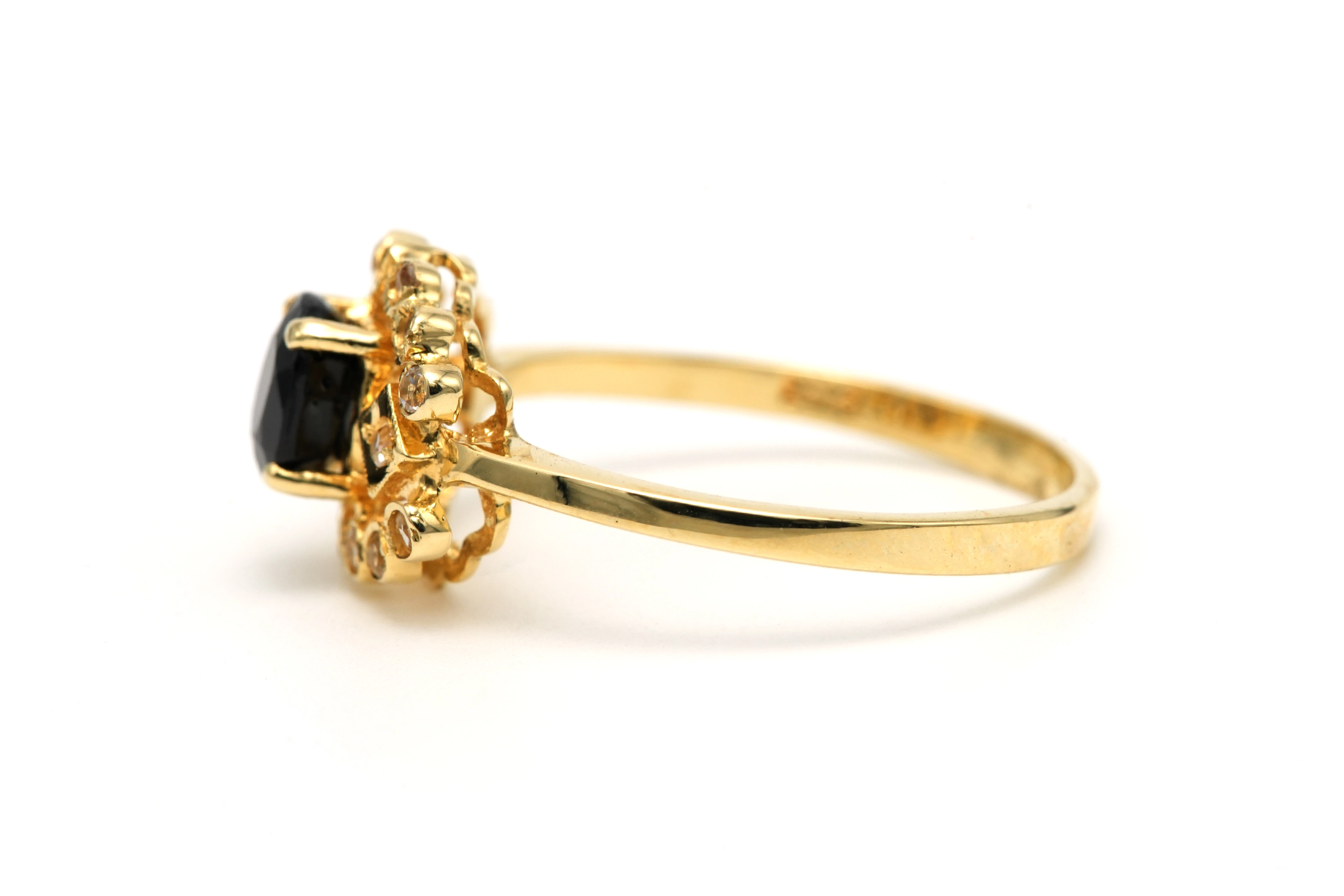 Bague Art Déco en or jaune 14 carats sertie d'un saphir et de diamants "taille" 8/8 - 3