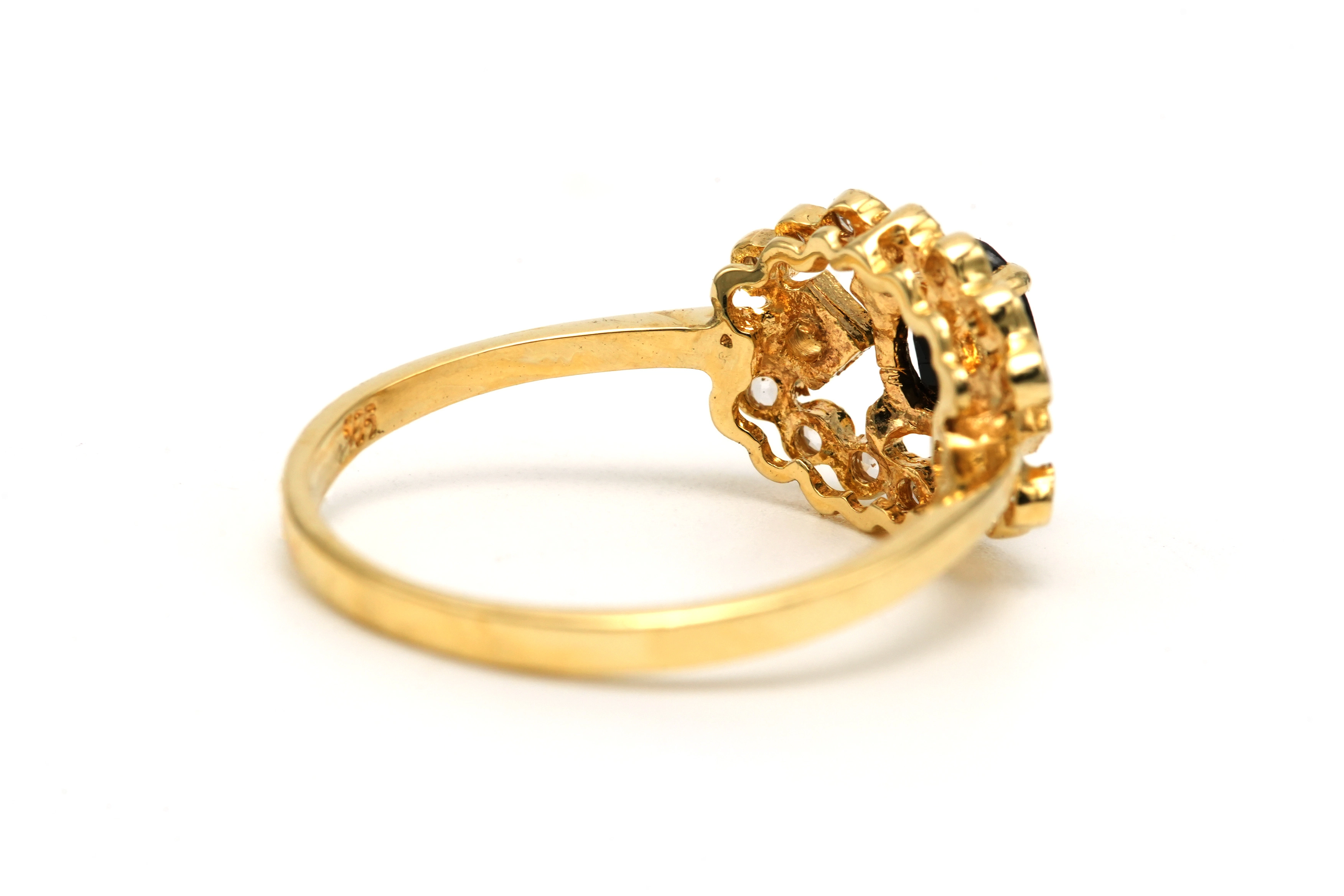 Bague Art Déco en or jaune 14 carats sertie d'un saphir et de diamants "taille" 8/8 - 5