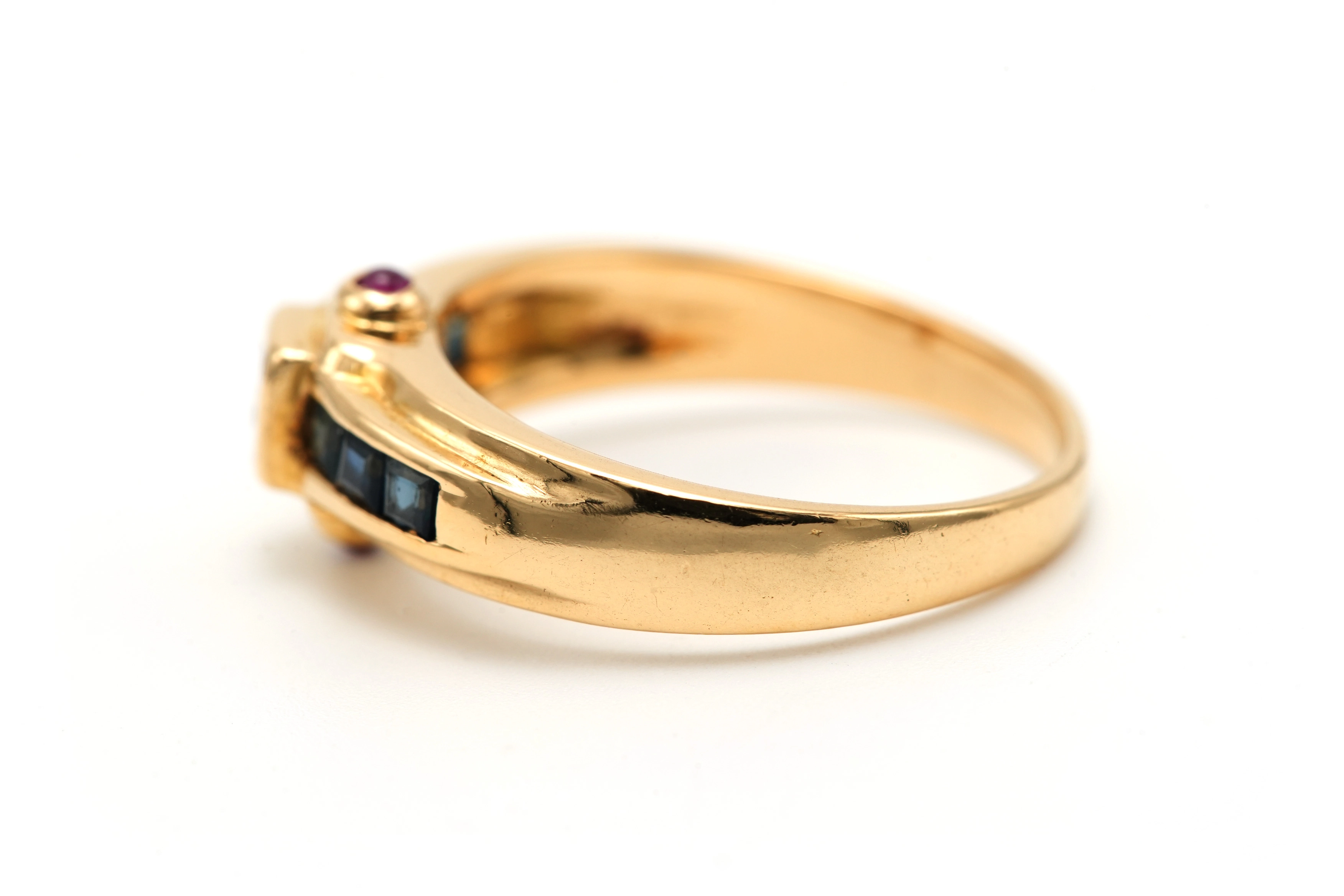 Bague contemporaine en or jaune 18 carats sertie de saphirs, de rubis et de diamants "taille" brillant (+-0.056ct) - - 3