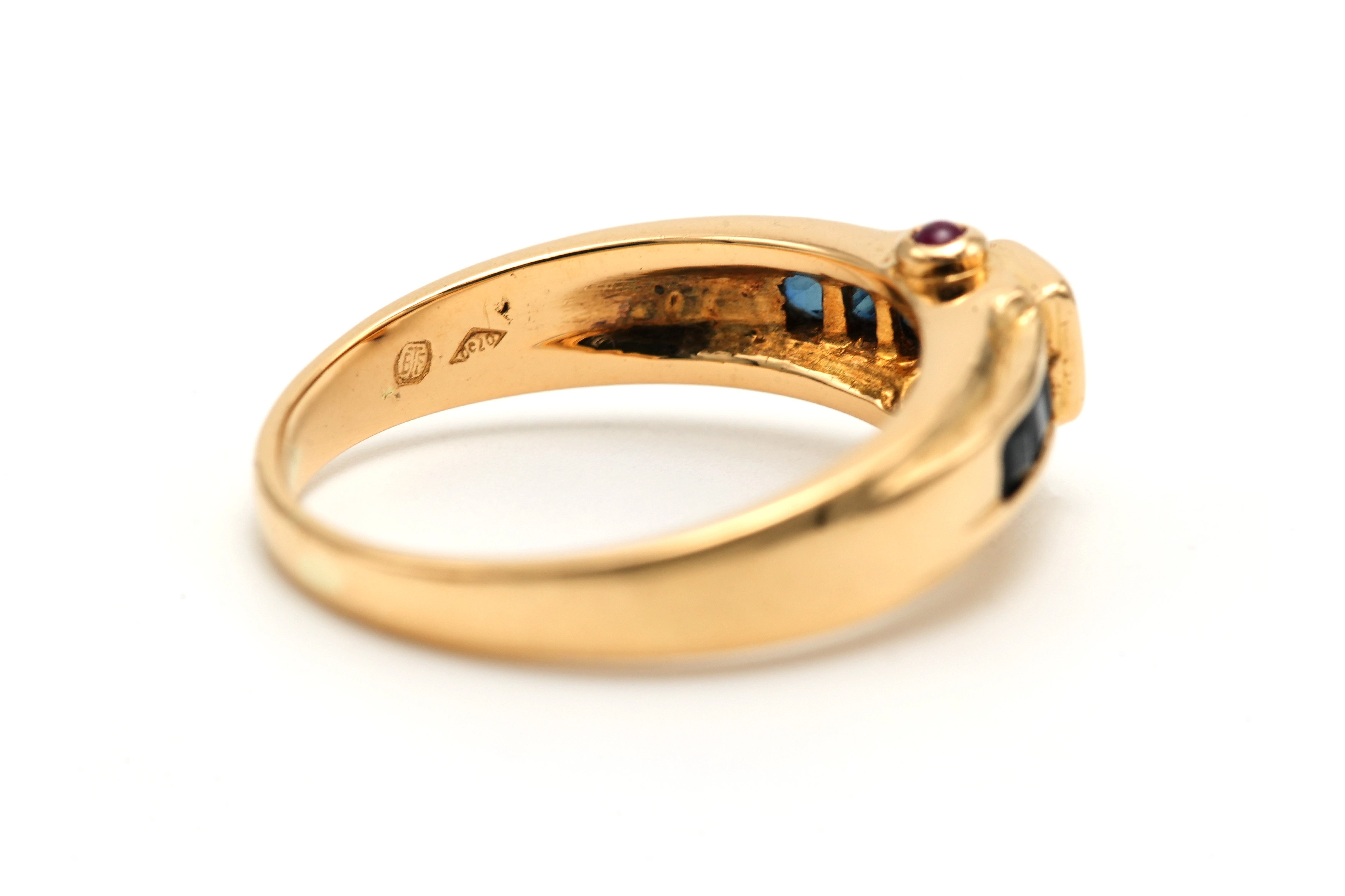 Bague contemporaine en or jaune 18 carats sertie de saphirs, de rubis et de diamants "taille" brillant (+-0.056ct) - - 5