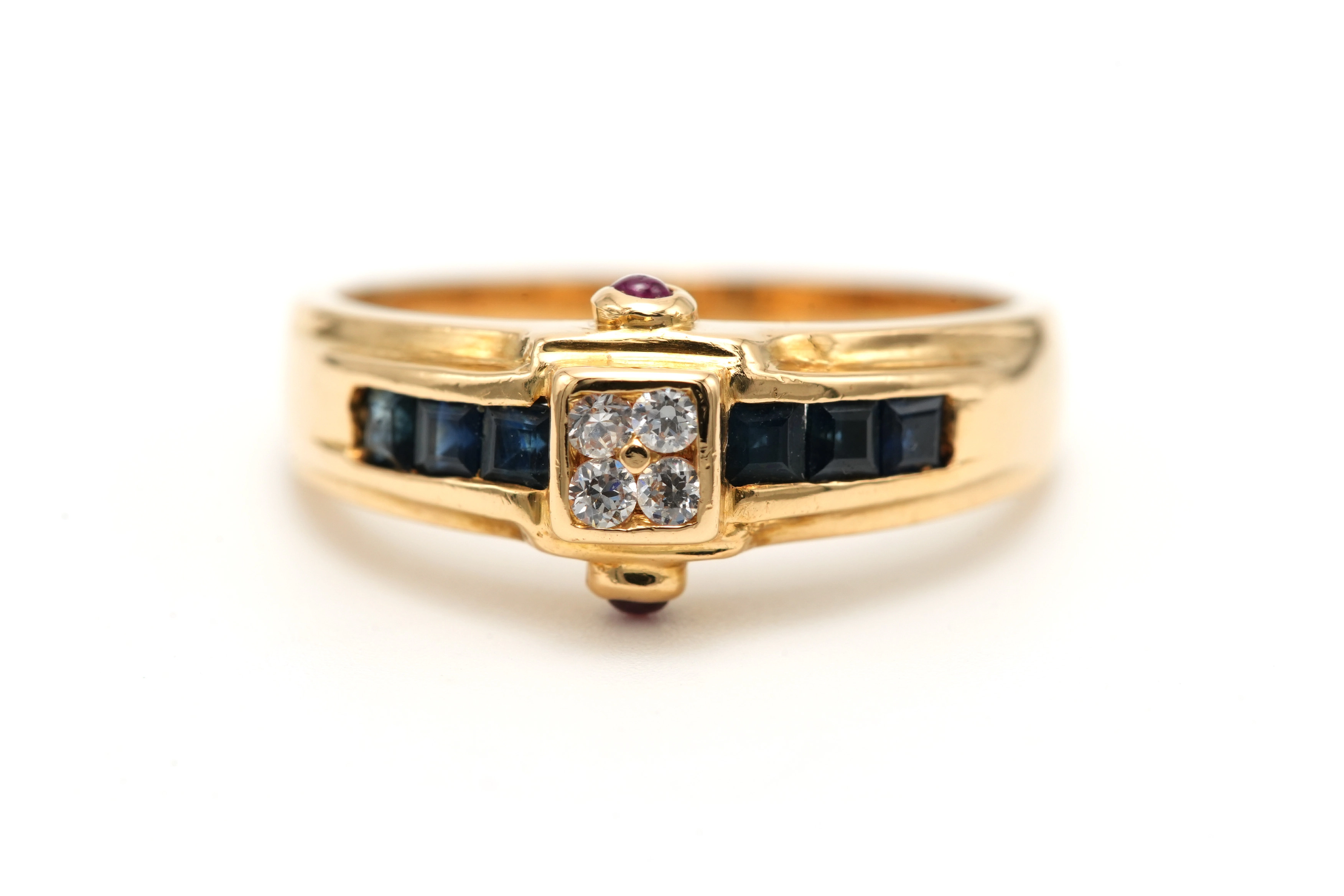 Bague contemporaine en or jaune 18 carats sertie de saphirs, de rubis et de diamants "taille" brillant (+-0.056ct) - - 1
