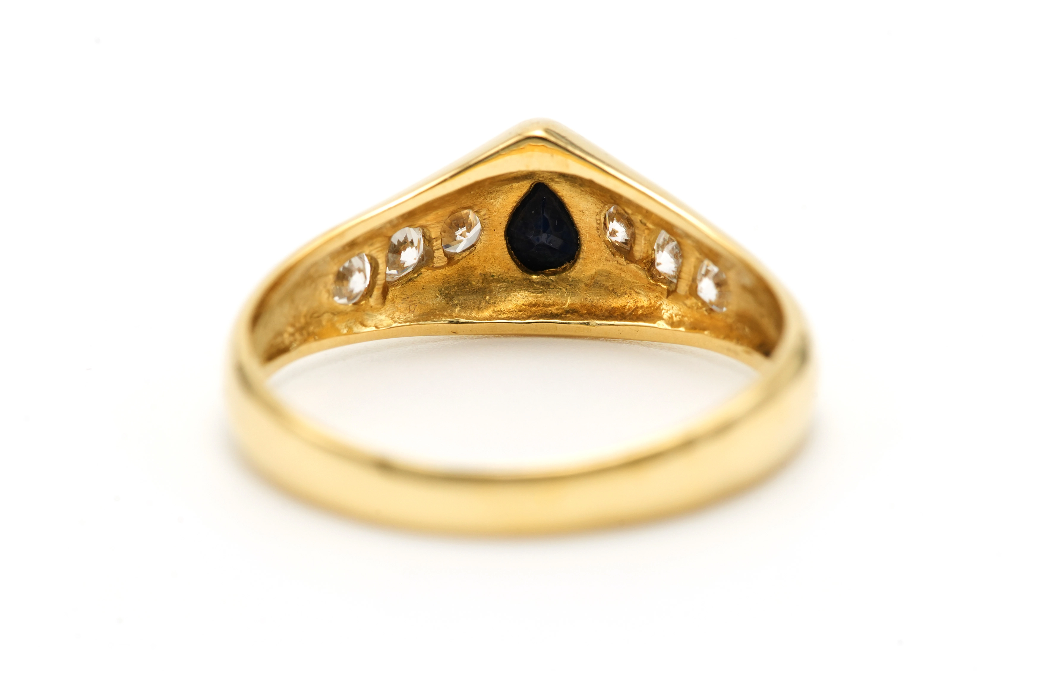 Bague contemporaine en or jaune 18 carats sertie d'un saphir et de diamants "taille" brillant (+-0.15ct) - - 4