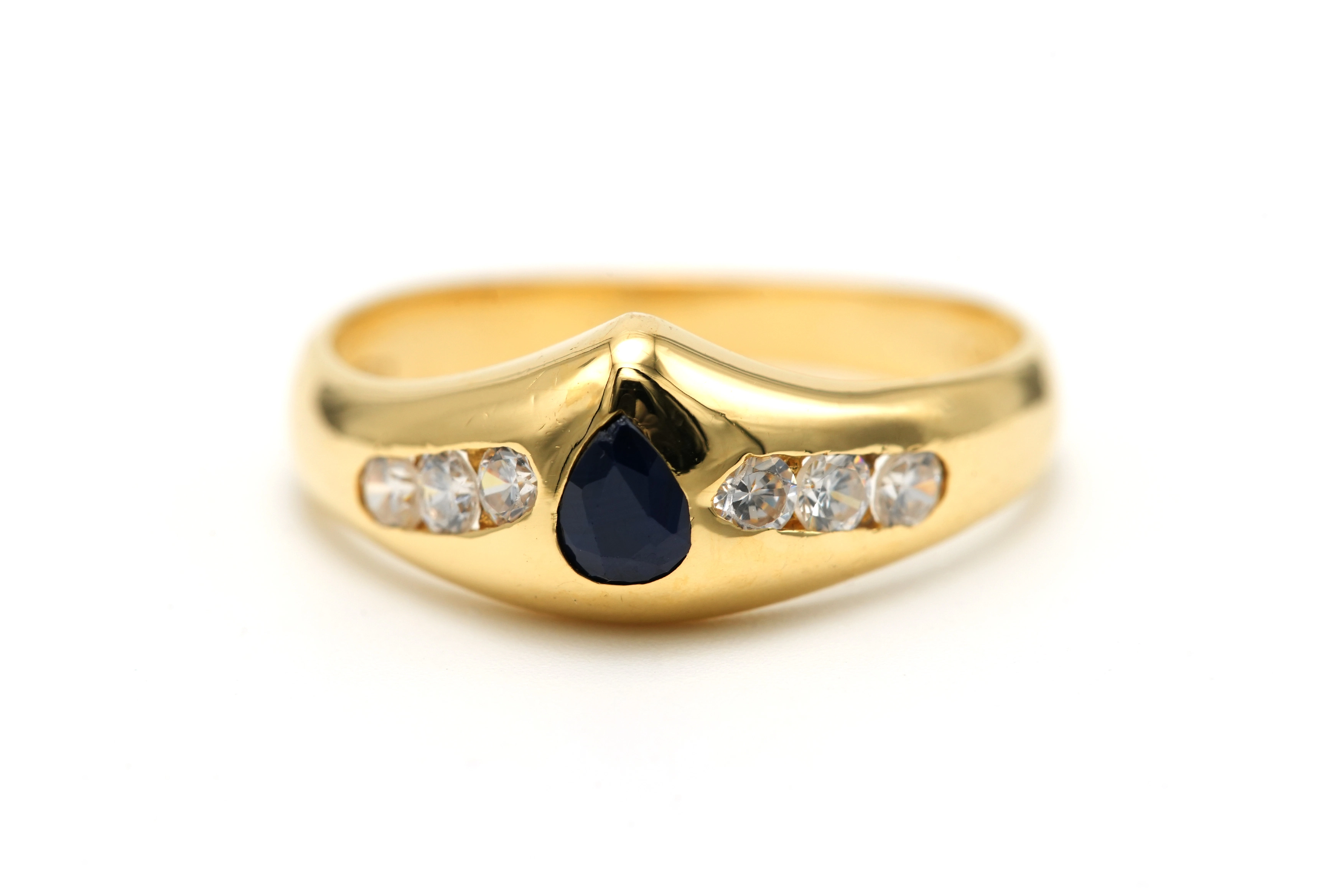 Bague contemporaine en or jaune 18 carats sertie d'un saphir et de diamants "taille" brillant (+-0.15ct) - - 1