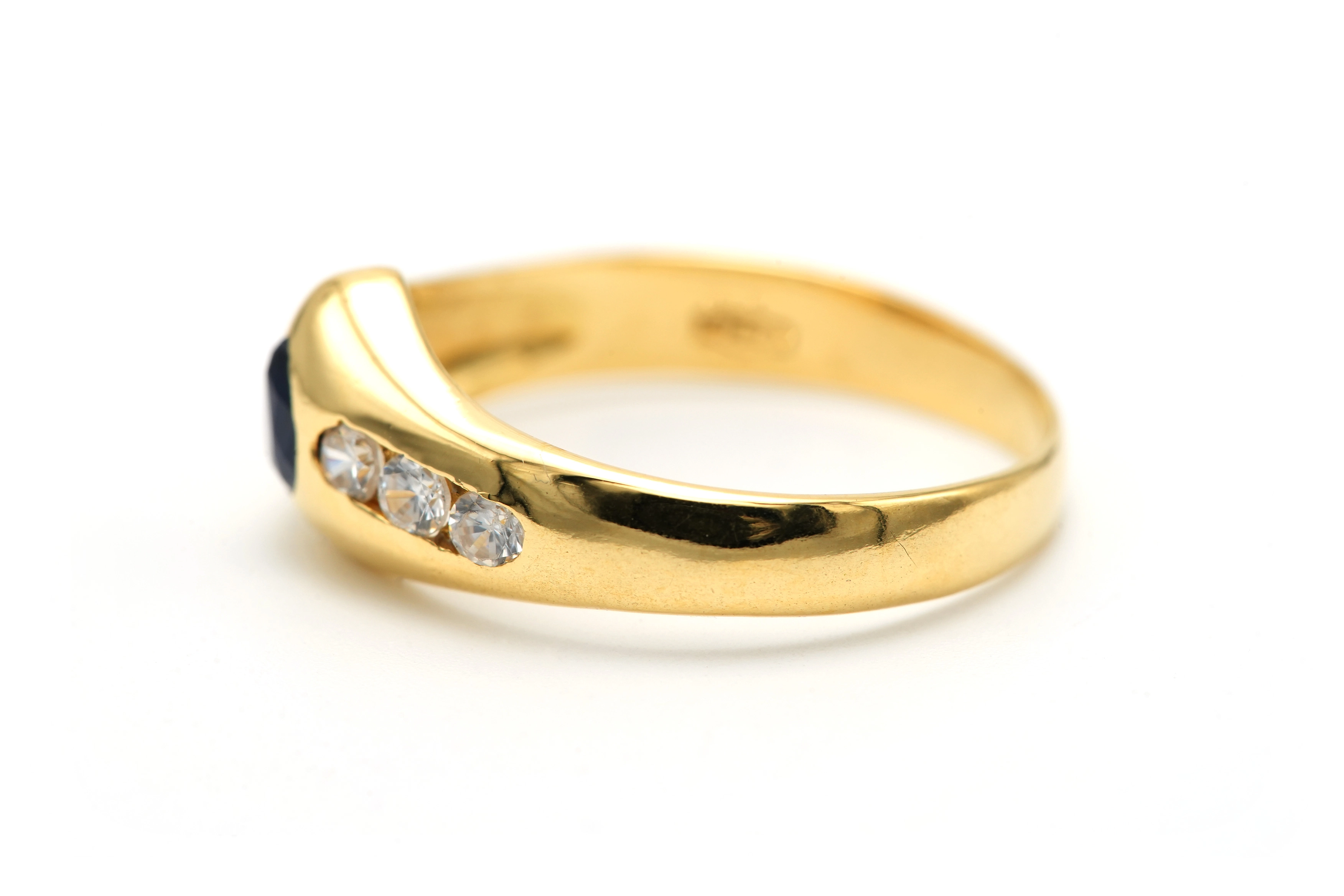 Bague contemporaine en or jaune 18 carats sertie d'un saphir et de diamants "taille" brillant (+-0.15ct) - - 3