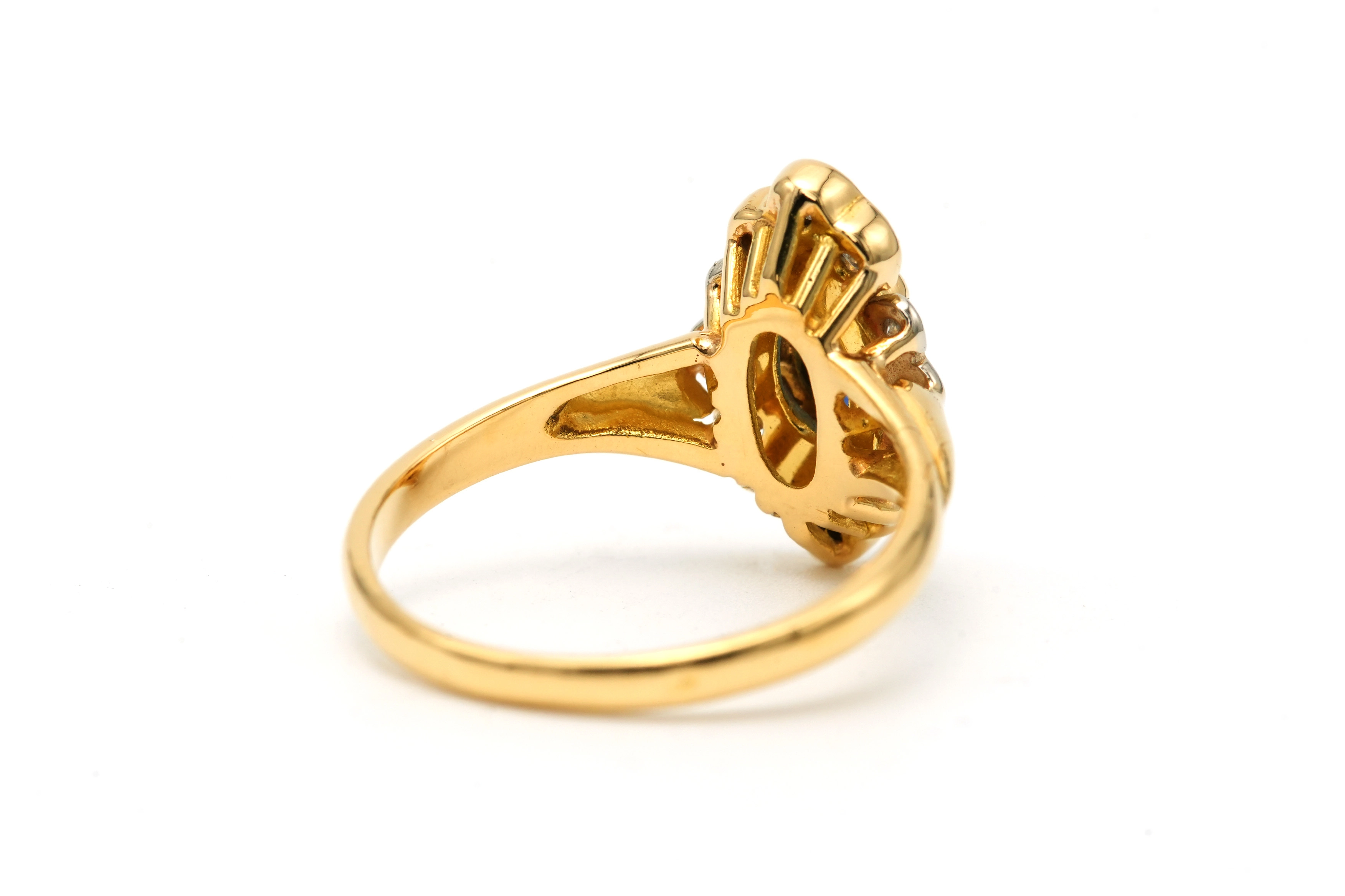Bague contemporaine en or jaune 18 carats sertie d'un saphir et de diamants "taille" brillant (+-0.18ct) - 5