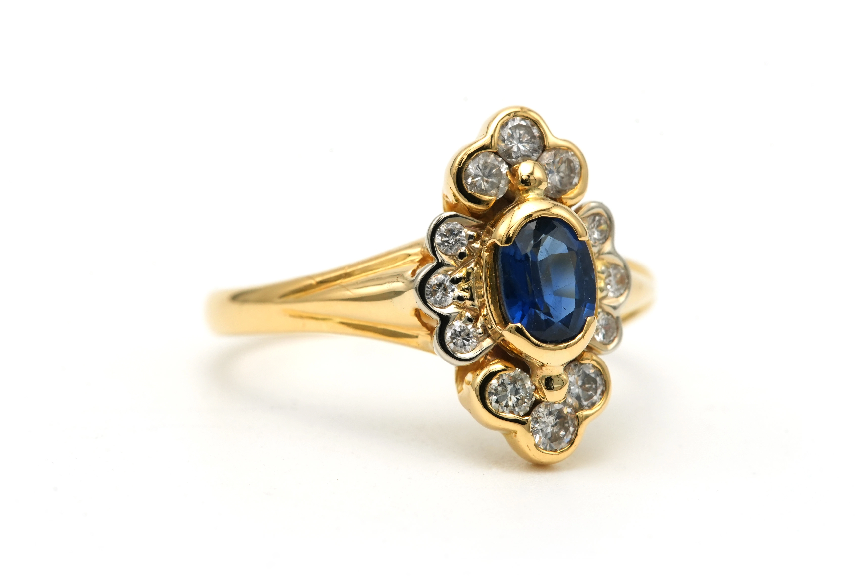 Bague contemporaine en or jaune 18 carats sertie d'un saphir et de diamants "taille" brillant (+-0.18ct) - 6