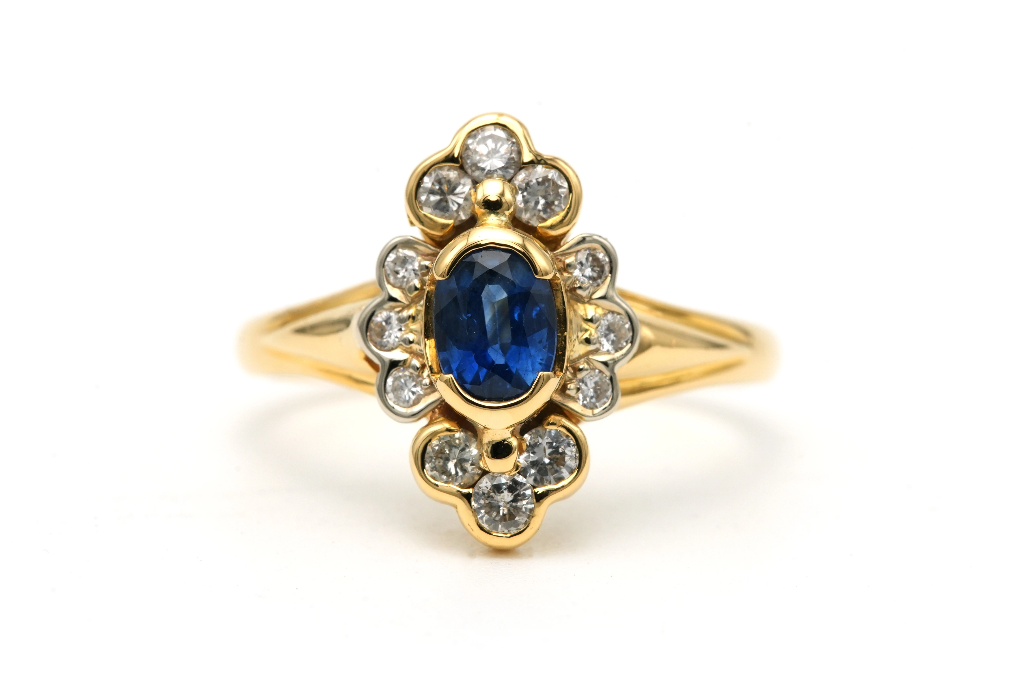 Bague contemporaine en or jaune 18 carats sertie d'un saphir et de diamants "taille" brillant (+-0.18ct) - - 1