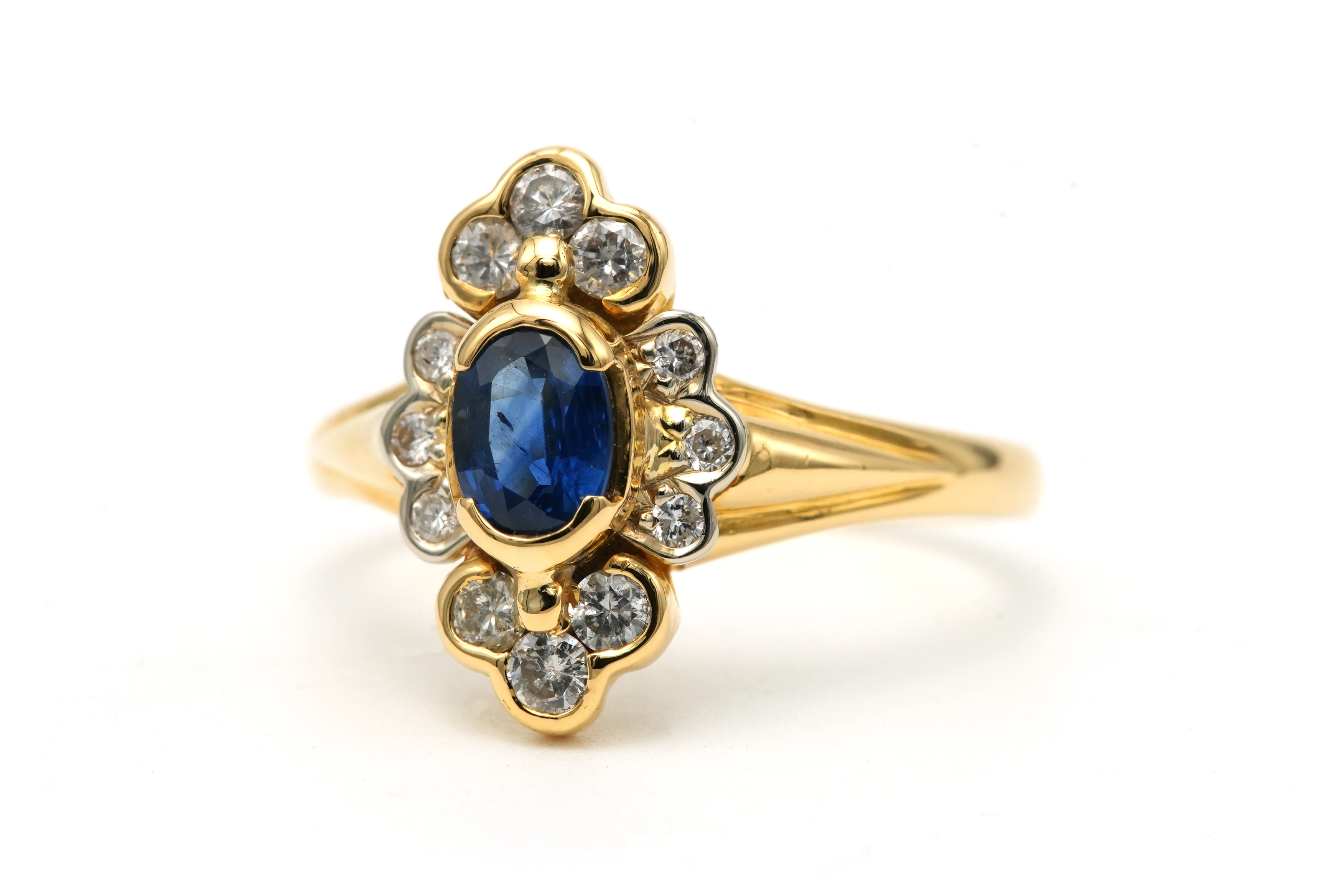 Bague contemporaine en or jaune 18 carats sertie d'un saphir et de diamants "taille" brillant (+-0.18ct) - 2