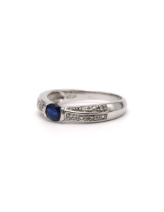 Bague contemporaine en or blanc 18 carats sertie d'un saphir et de diamants "taille" brillant (+-0.04ct) - - 2
