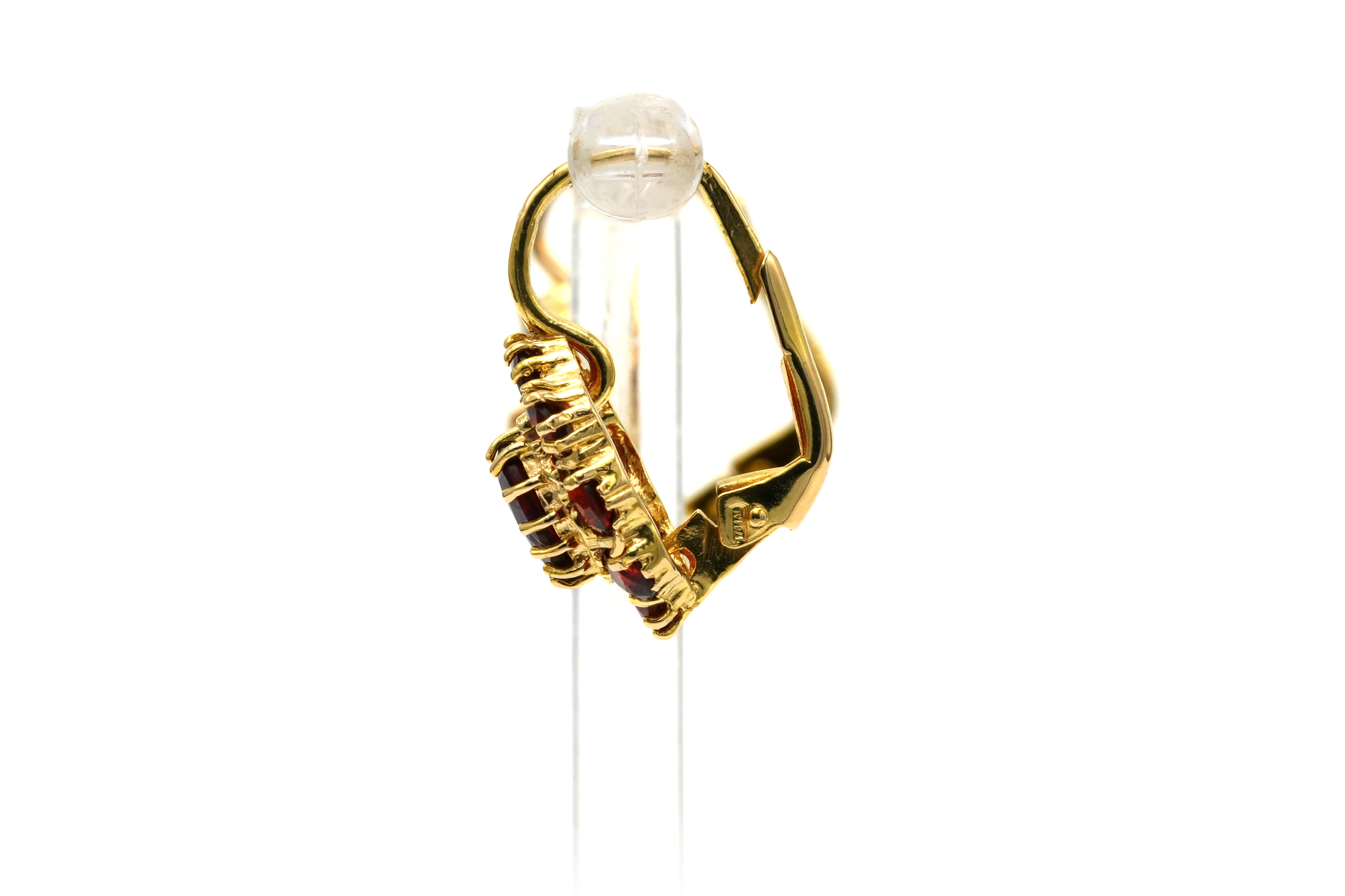 Boucles d'oreilles contemporaines en or jaune 18 carats serties de grenats - 3