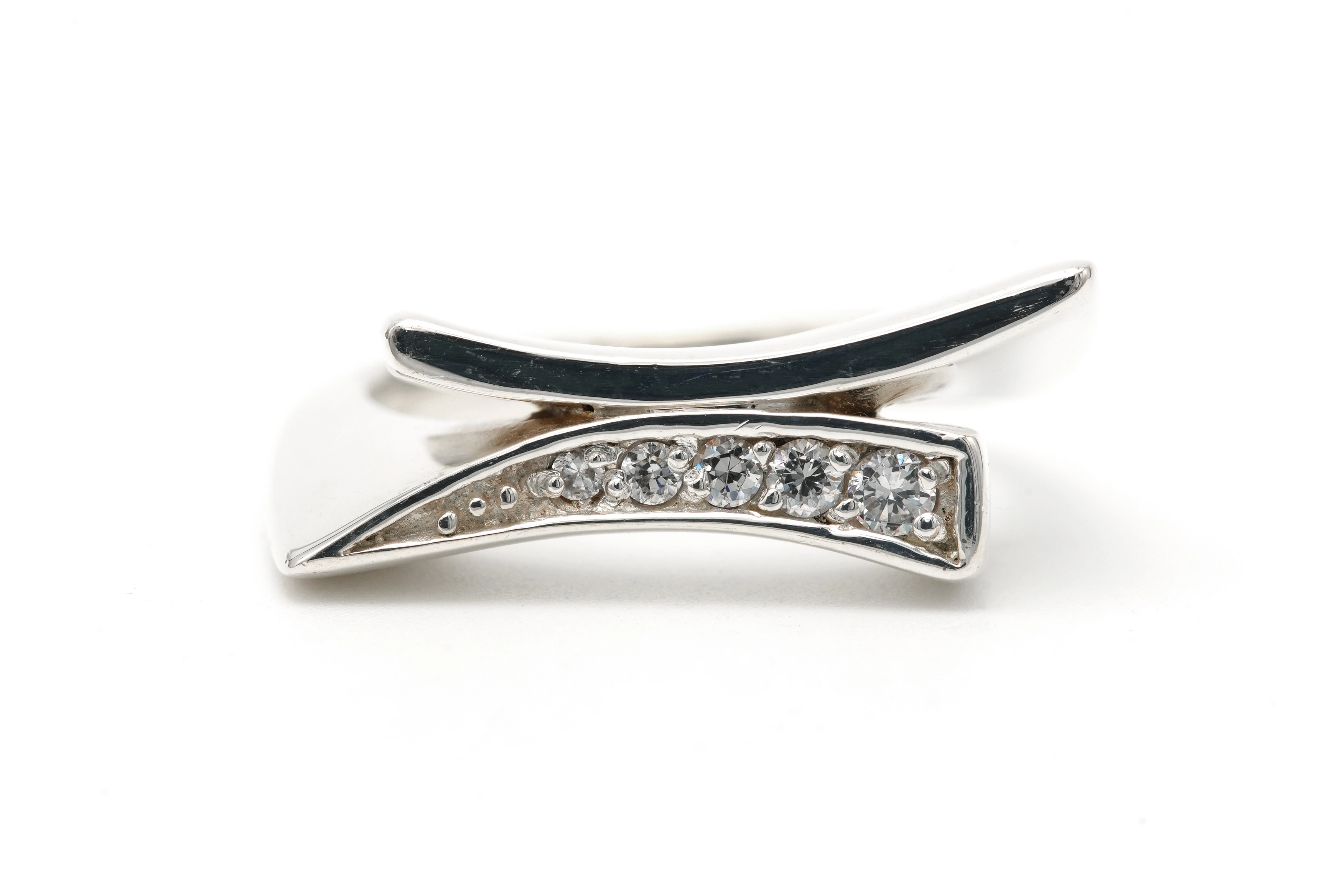 Bague contemporaine en argent 925 sertie de zirconiums - - 1