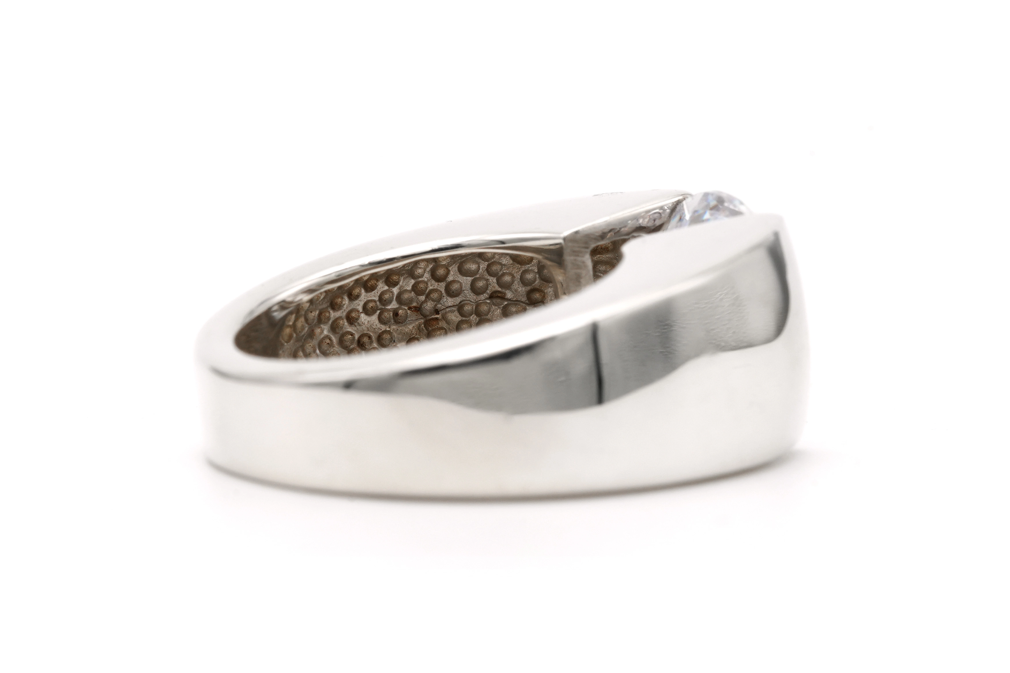 Bague contemporaine en argent 925 sertie d'un zirconium