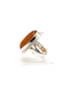 Bague contemporaine en argent 925 sertie d'une cornaline