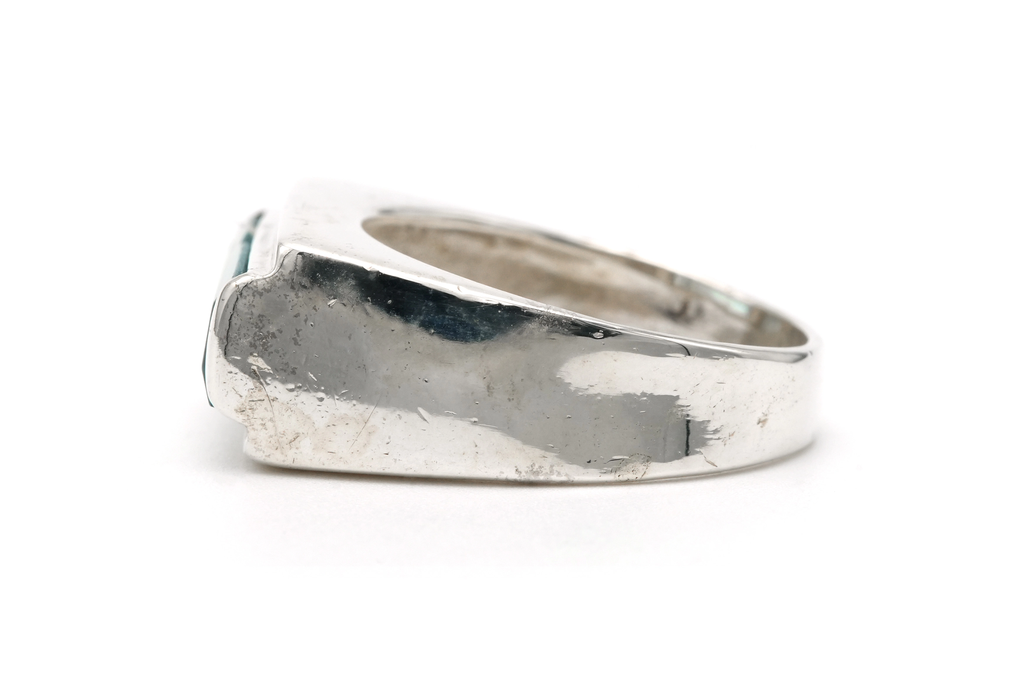 Bague contemporaine en argent 925 sertie d'une topaze