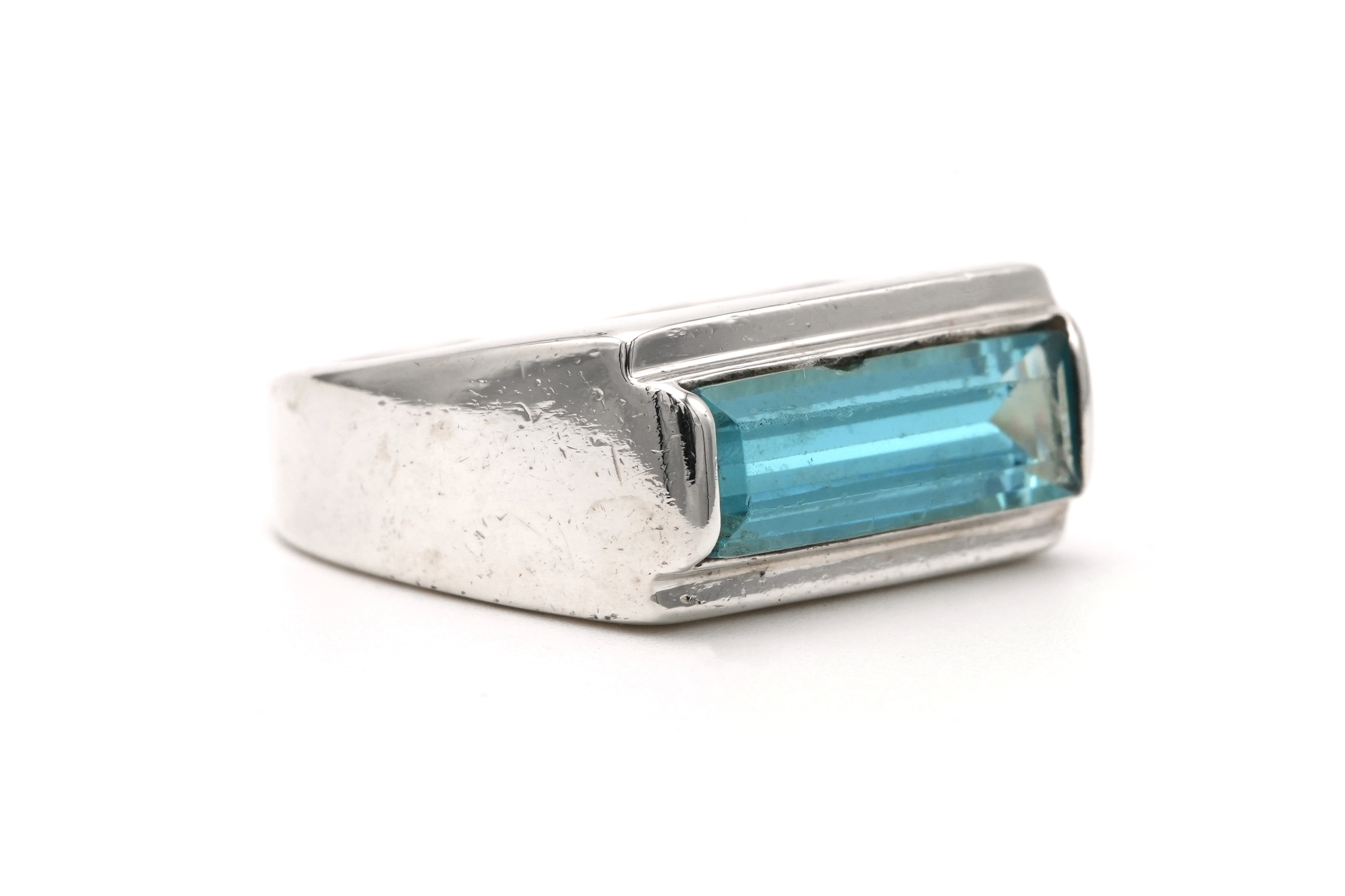 Bague contemporaine en argent 925 sertie d'une topaze